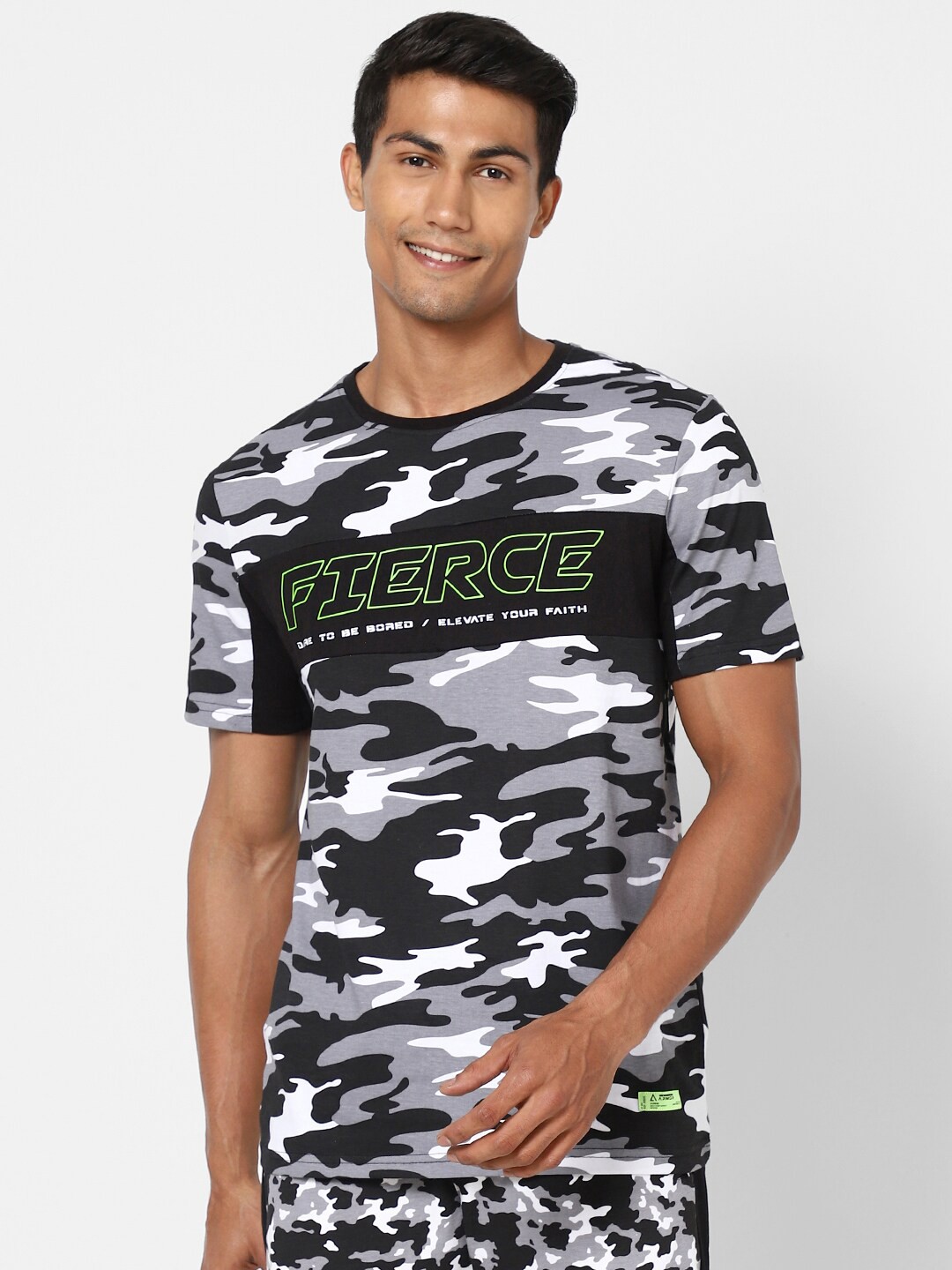 

Street Armor by Pantaloons Men White Typography Printed T-shirt