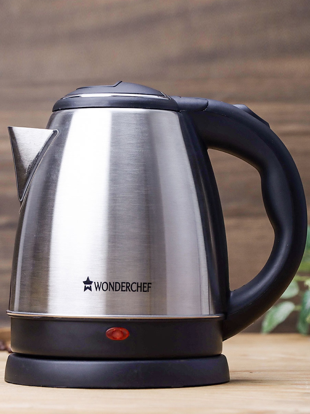 

Wonderchef Crescent Silver-Toned Stainless Steel Power Indicator Electric Kettle-1.5 L