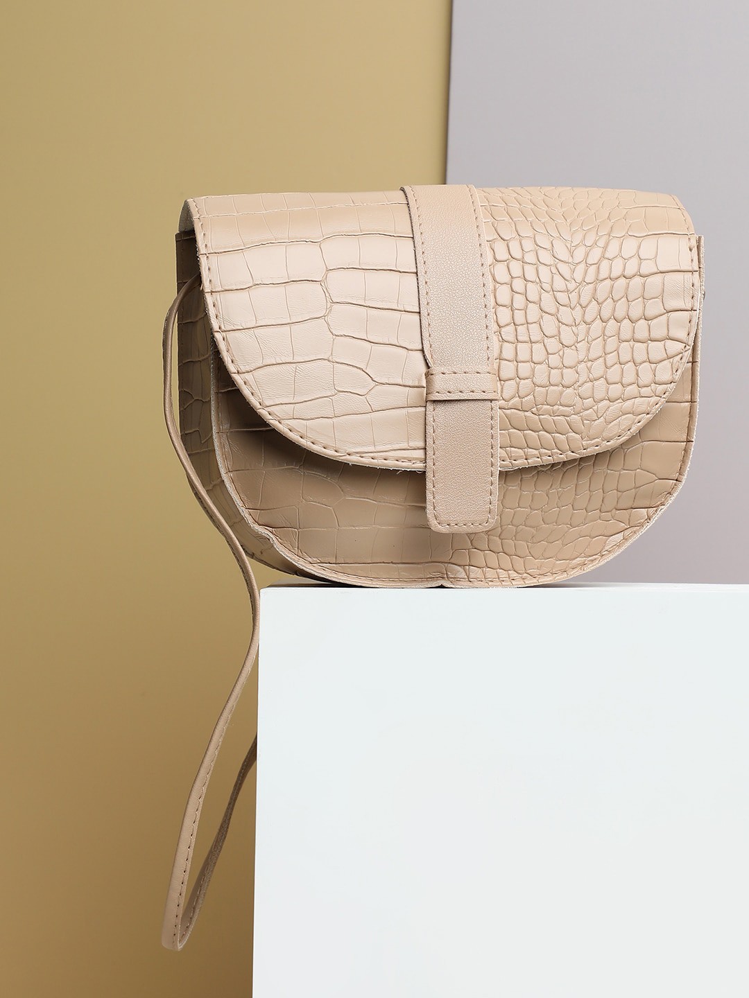 

HAUTE SAUCE by Campus Sutra Beige Textured PU Structured Sling Bag