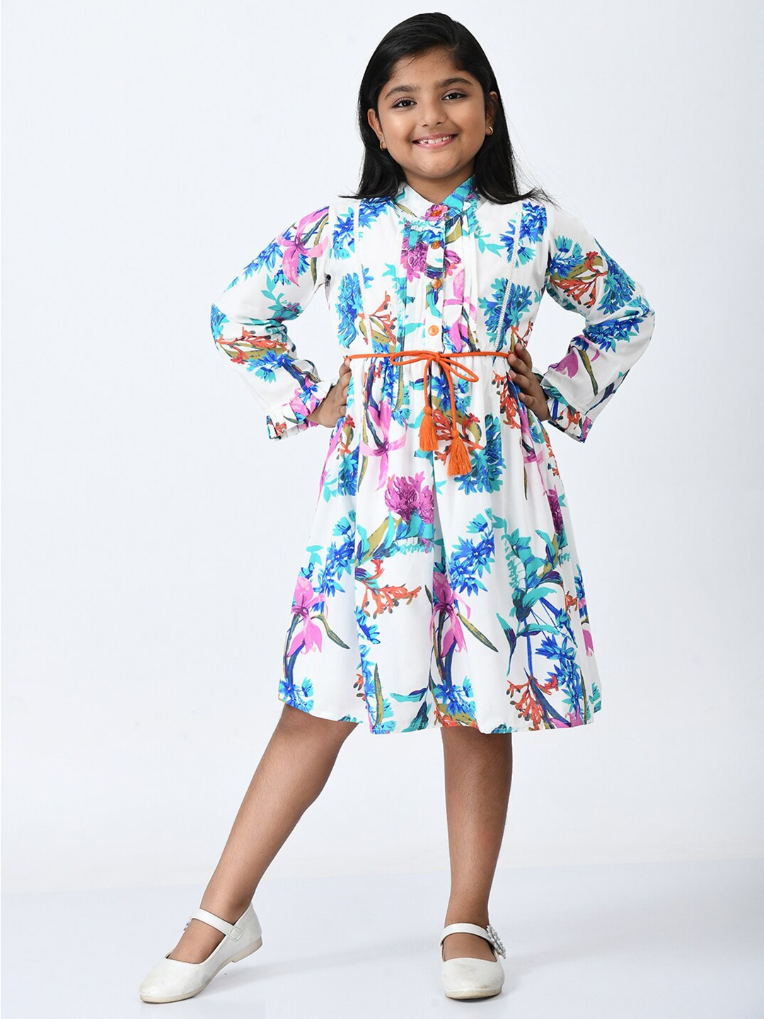 

Bella Moda White Floral Dress
