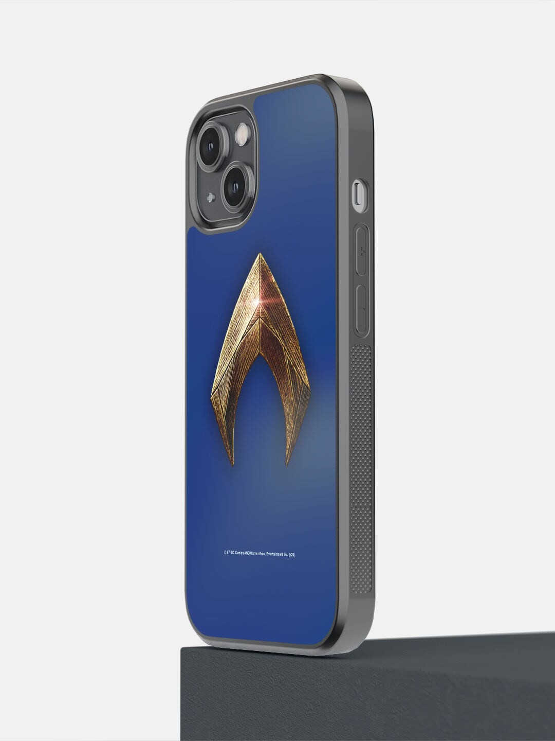 

macmerise Blue & Gold-Toned Logo Aquaman Printed iPhone 14 Phone Covers
