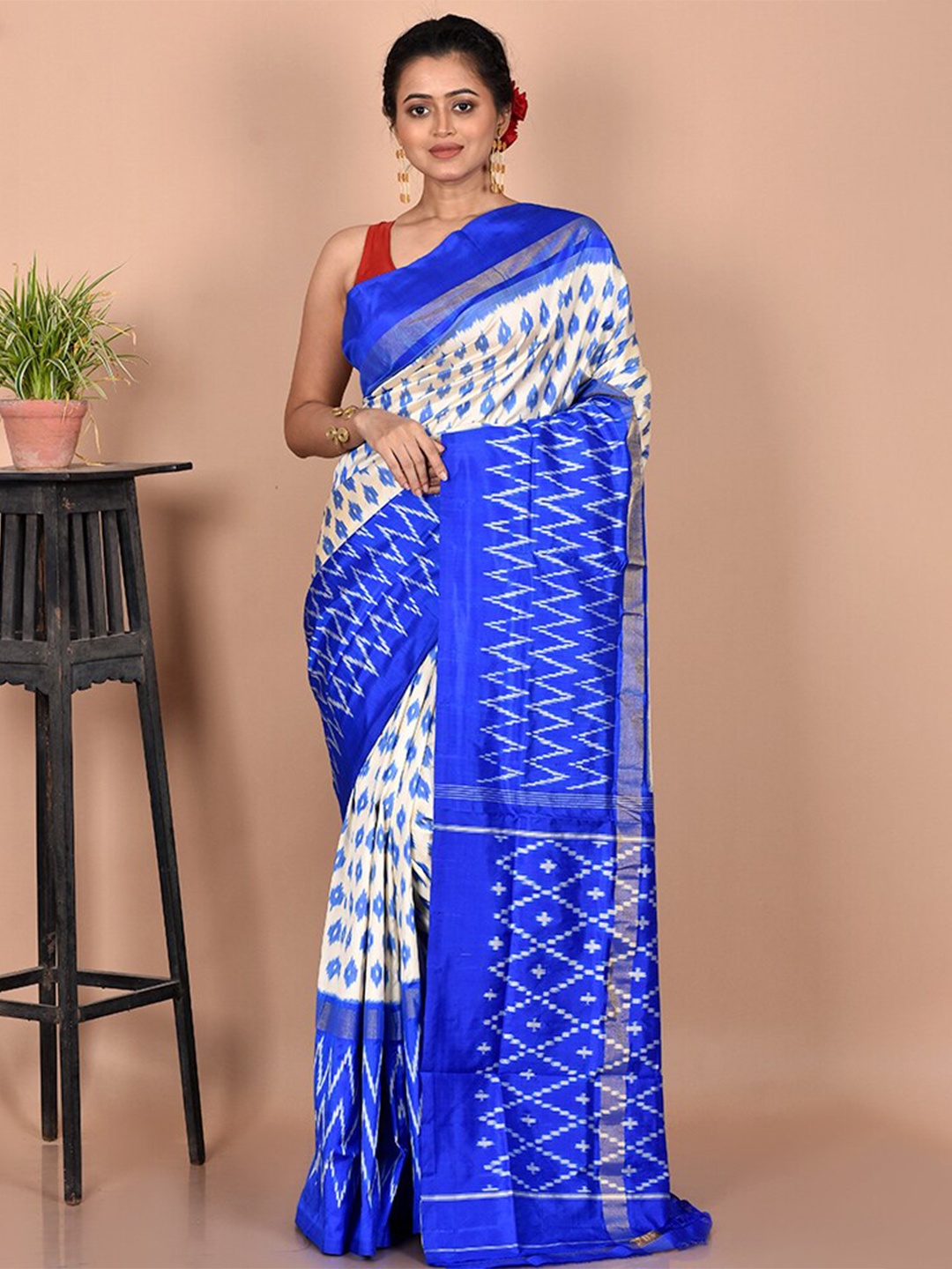 

AllSilks Cream-Coloured & Blue Ethnic Motifs Pure Silk Pochampally Saree