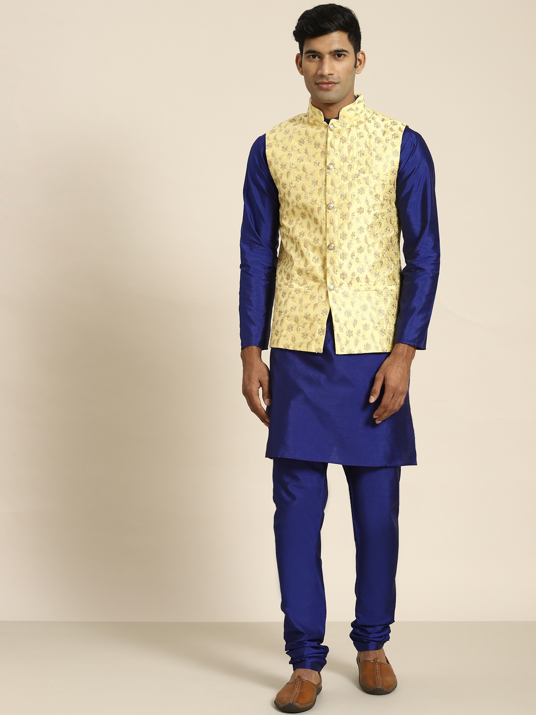 

SOJANYA Men Navy Blue Kurta with Churidar