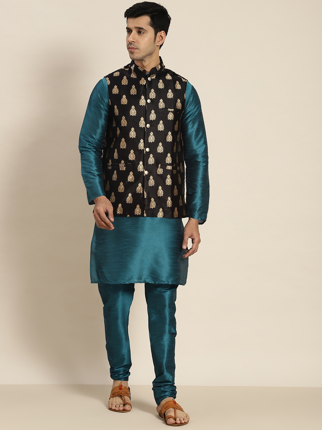 

SOJANYA Men Teal Kurta with Churidar