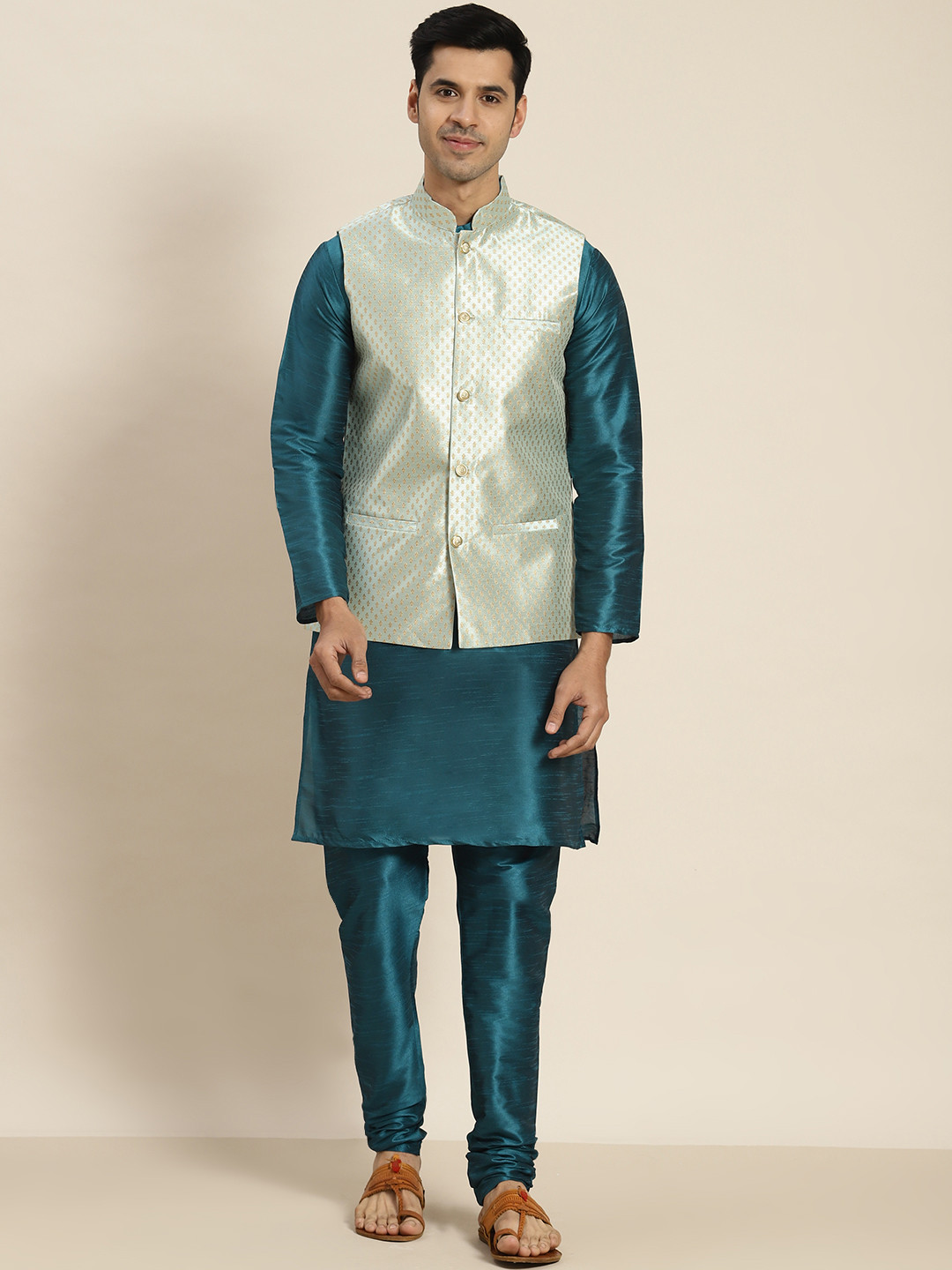 

SOJANYA Men Teal Kurta with Churidar