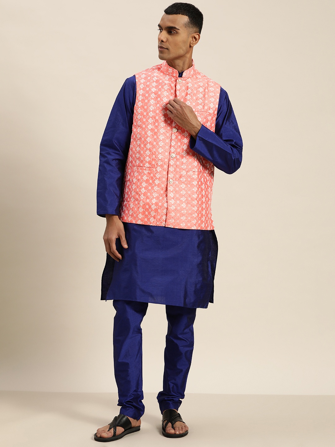 

SOJANYA Men Blue Ethnic Motifs Embroidered Kurta with Churidar