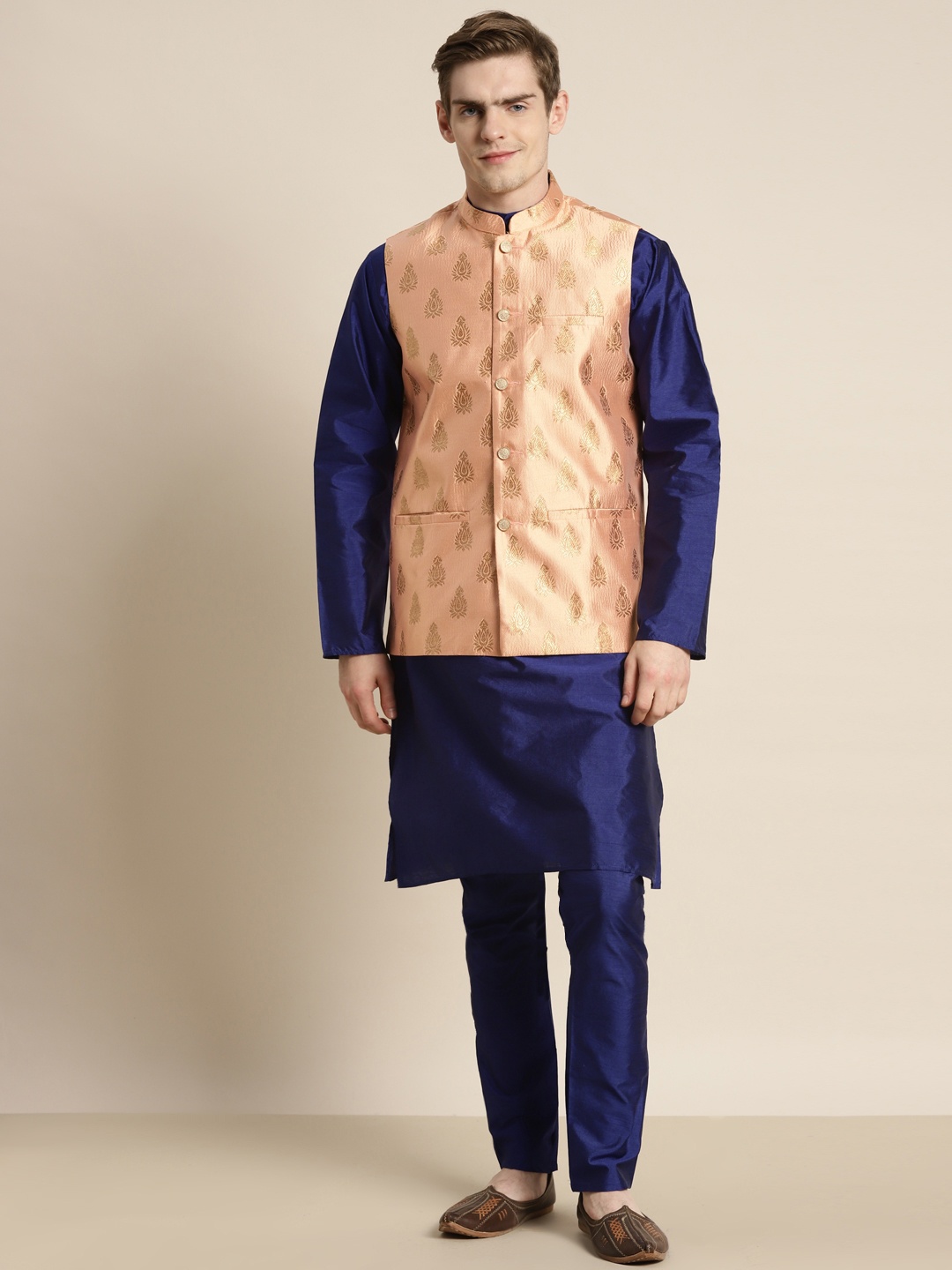 

SOJANYA Men Blue Kurta with Churidar