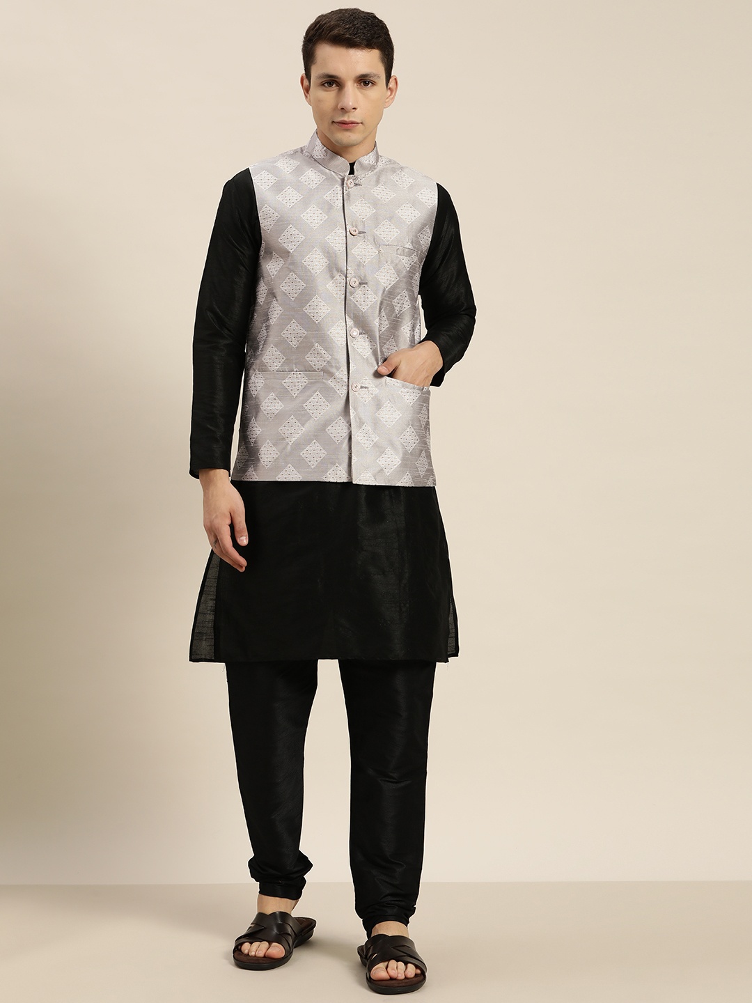 

SOJANYA Men Black Kurta with Churidar