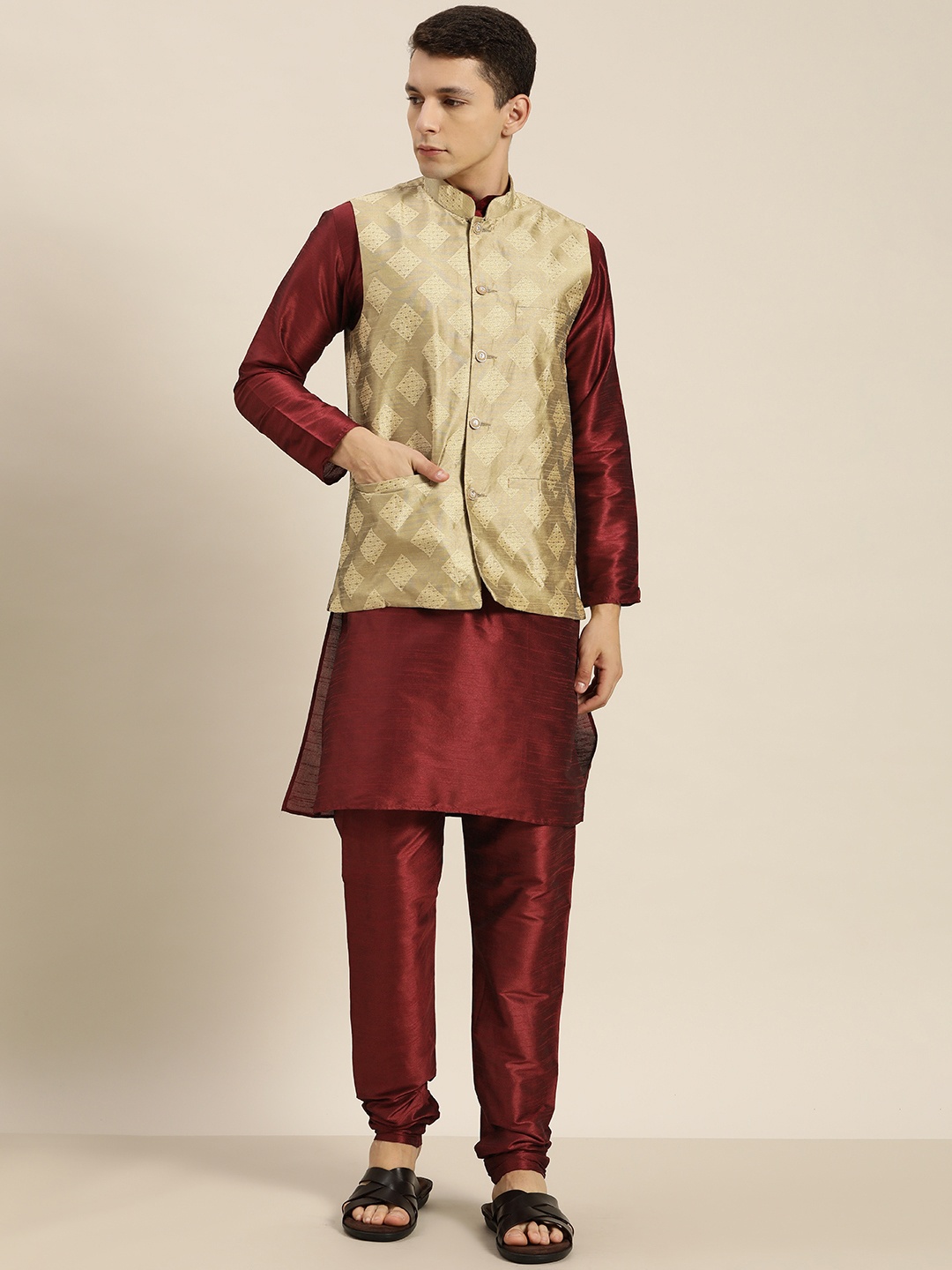 

SOJANYA Men Maroon Kurta with Churidar