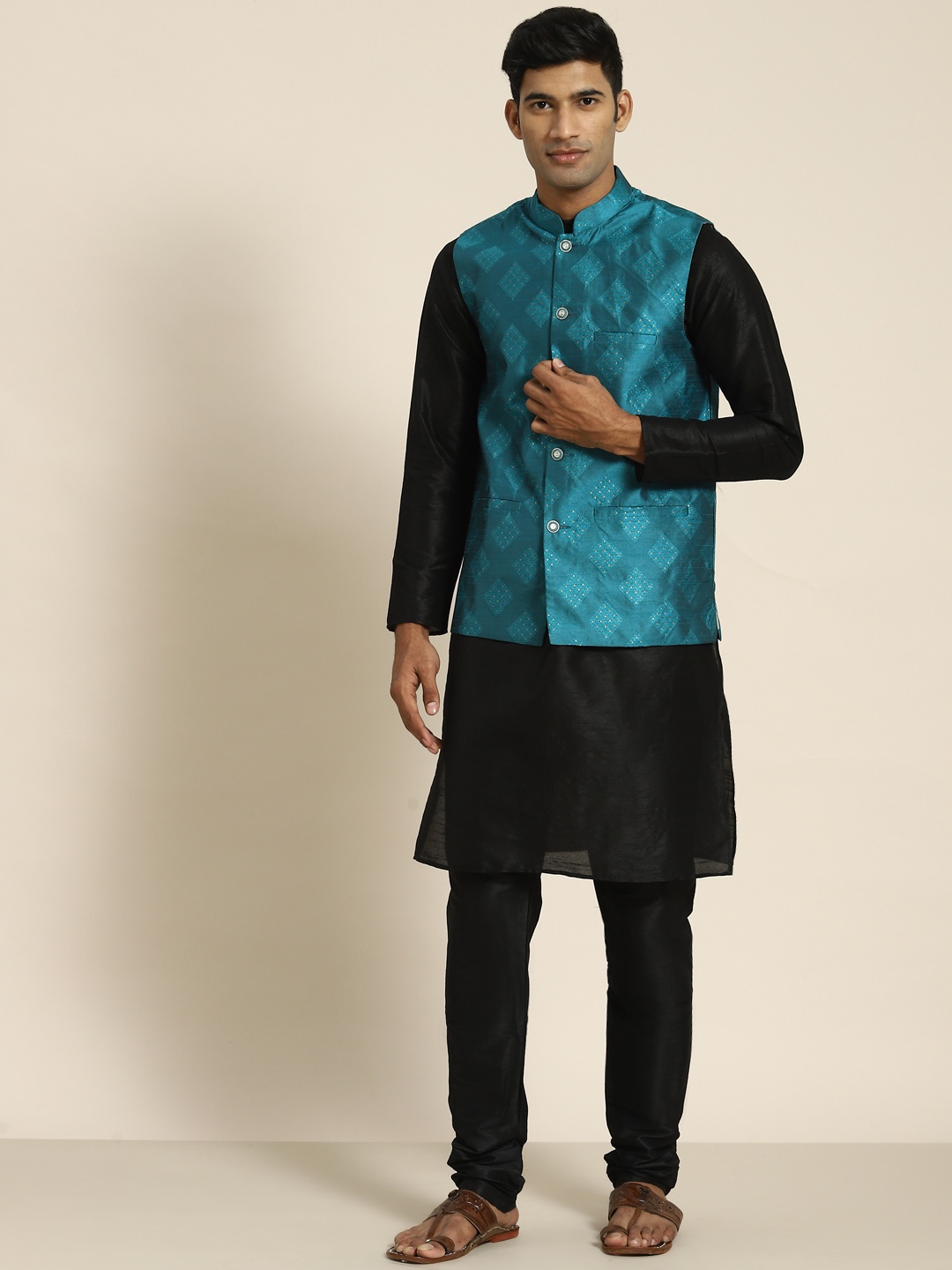 

SOJANYA Men Black Kurta with Churidar