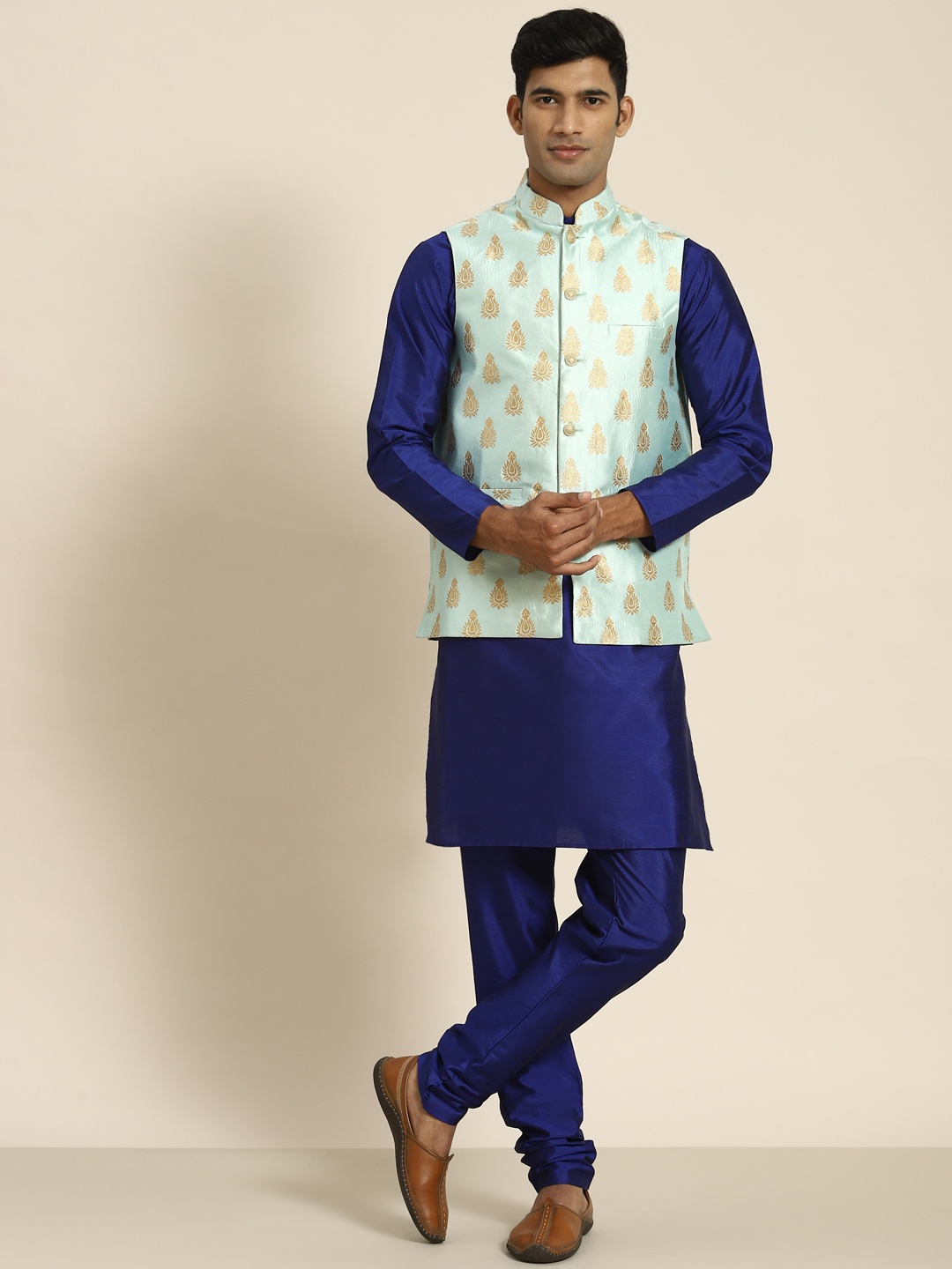 

SOJANYA Men Navy Blue Kurta with Churidar