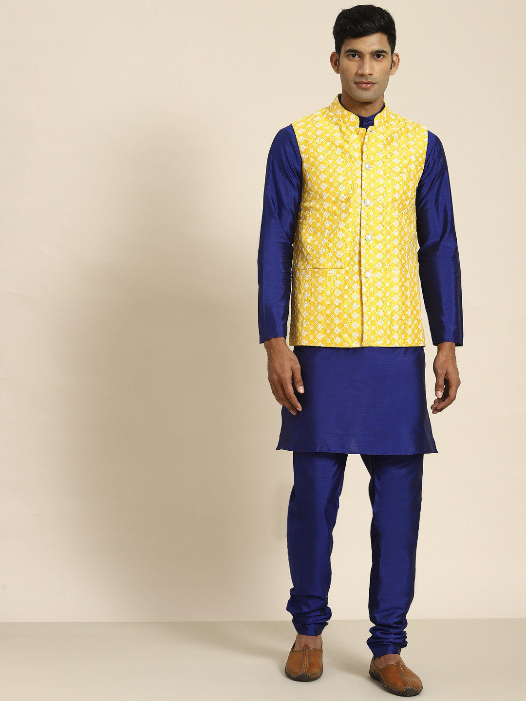 

SOJANYA Men Navy Blue Ethnic Motifs Embroidered Kurta with Churidar