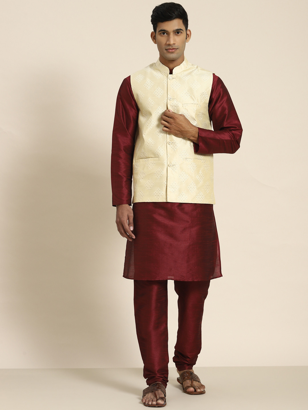 

SOJANYA Men Maroon Kurta with Churidar