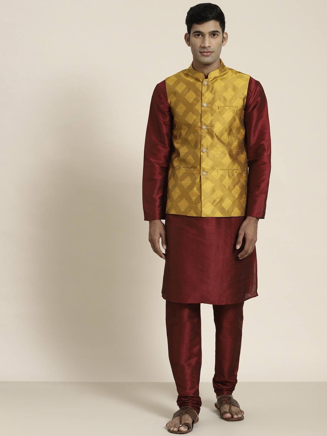 

SOJANYA Men Maroon Kurta with Churidar