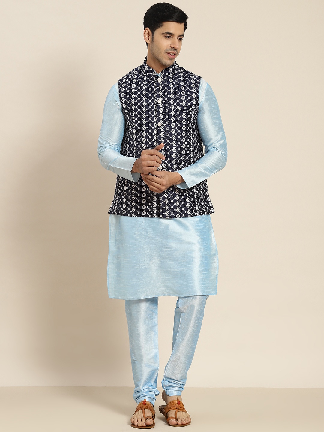 

SOJANYA Men Blue Embroidered Kurta with Churidar