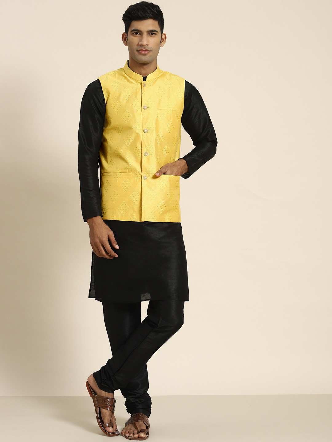 

SOJANYA Men Black Kurta with Churidar