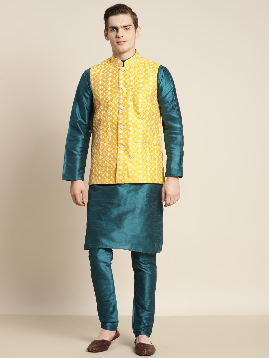 

SOJANYA Men Kurta with Churidar & Ethnic Motifs Embroidered Nehru Jacket, Green