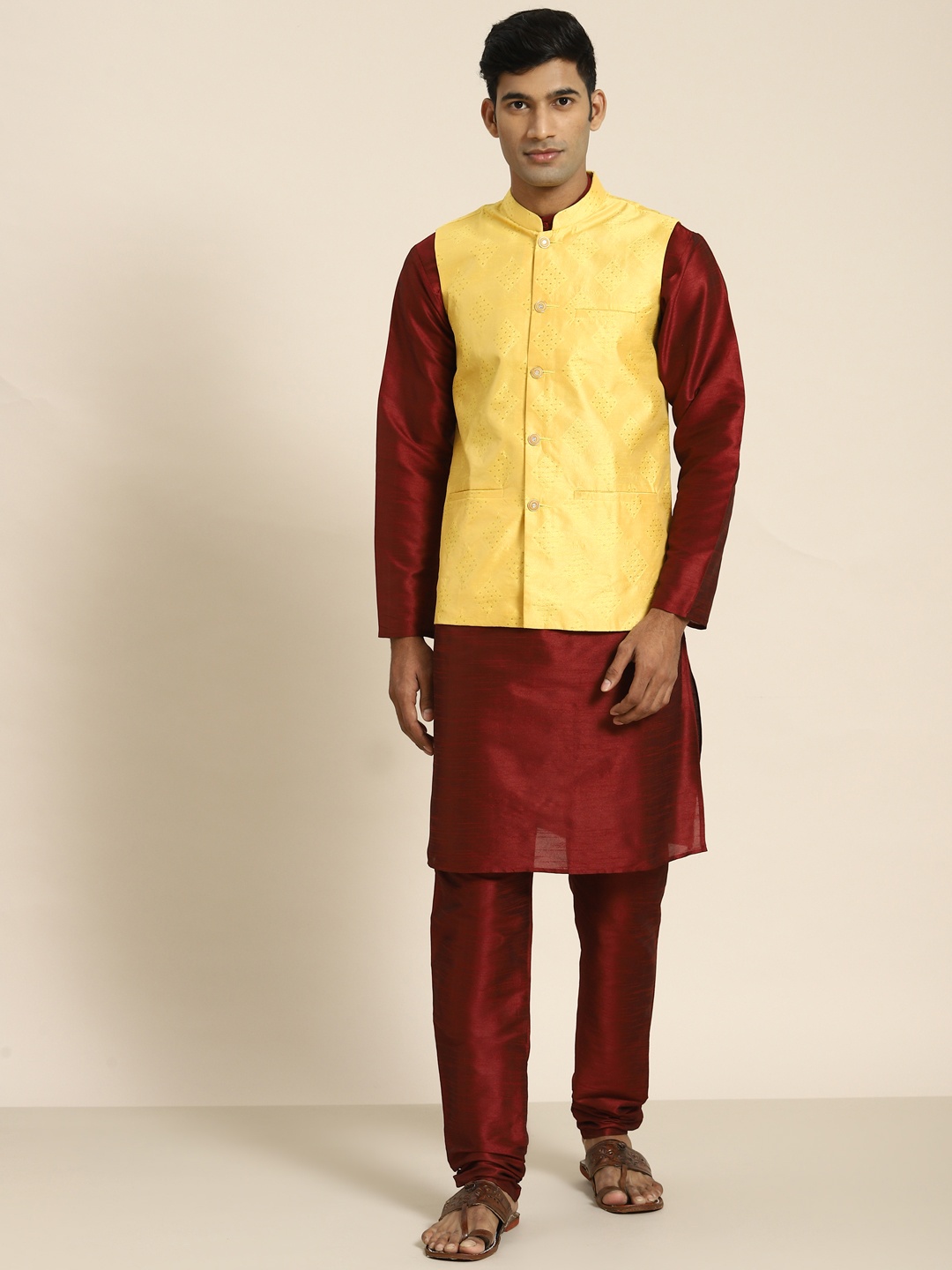 

SOJANYA Men Maroon Kurta with Churidar with Nehru Jacket