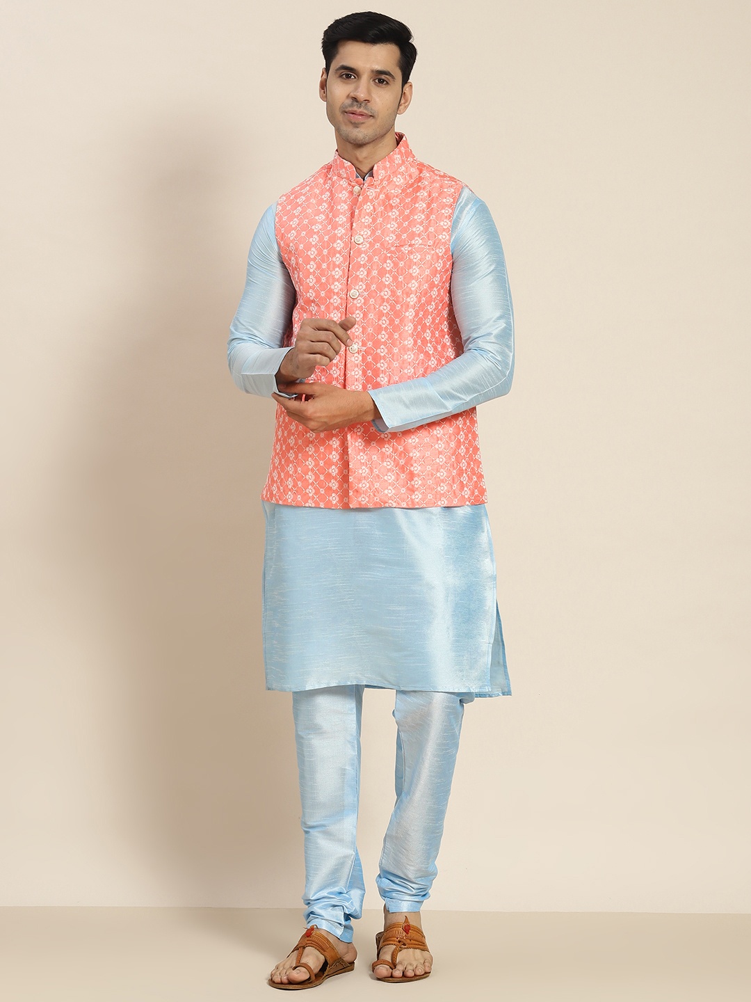 

SOJANYA Men Blue Embroidered Kurta with Churidar with Nehru Jacket