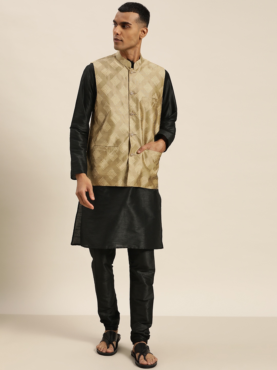 

SOJANYA Men Black Kurta with Churidar