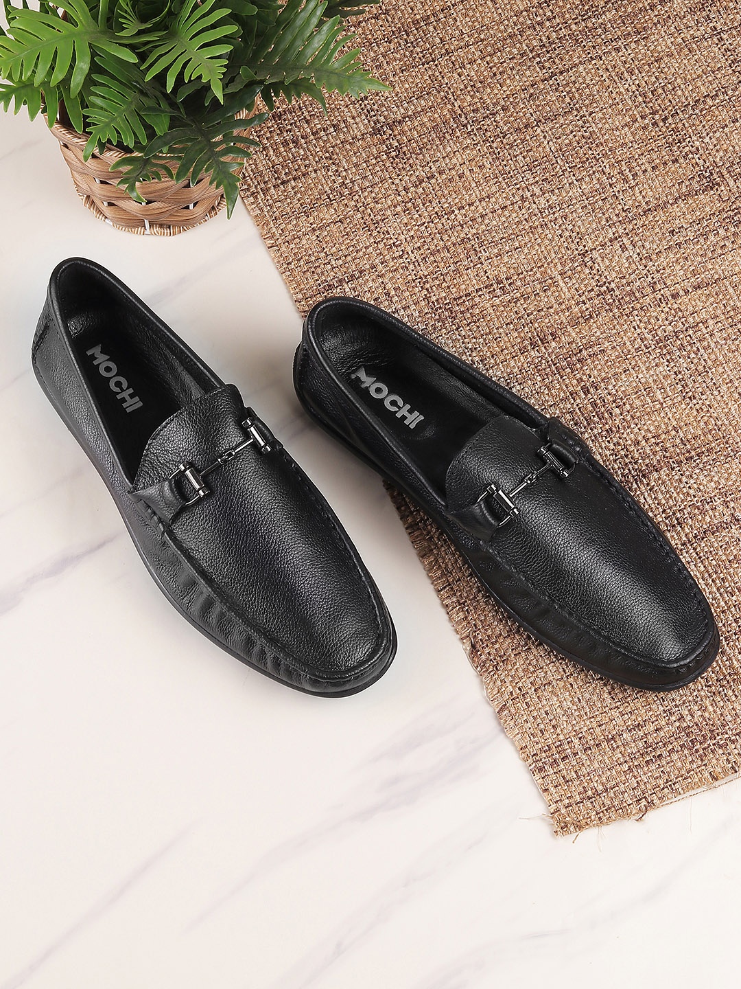 

Mochi Men Black Textured Leather Loafers