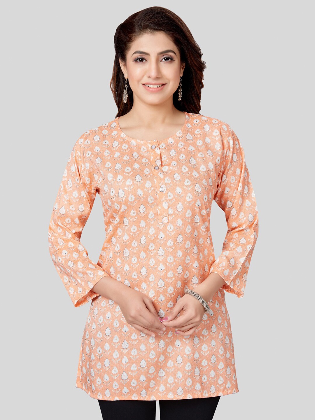 

Saree Swarg Peach-Coloured & Off White Floral Printed Kurti