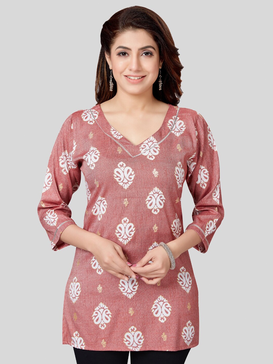 

Saree Swarg Pink & Off White Ethnic Motifs Printed V-Neck Kurti