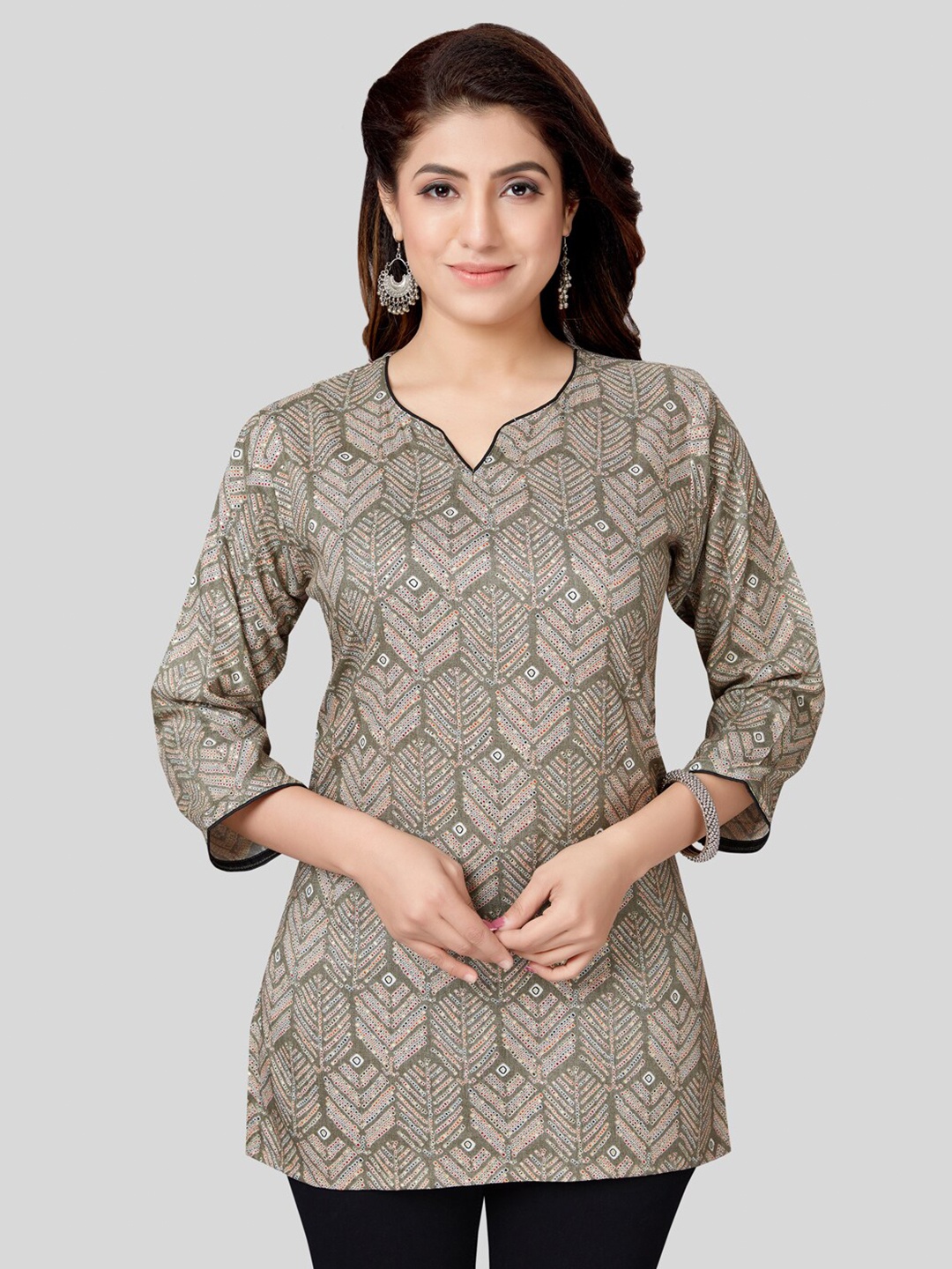 

Saree Swarg Green & Grey Printed V-Neck Kurti