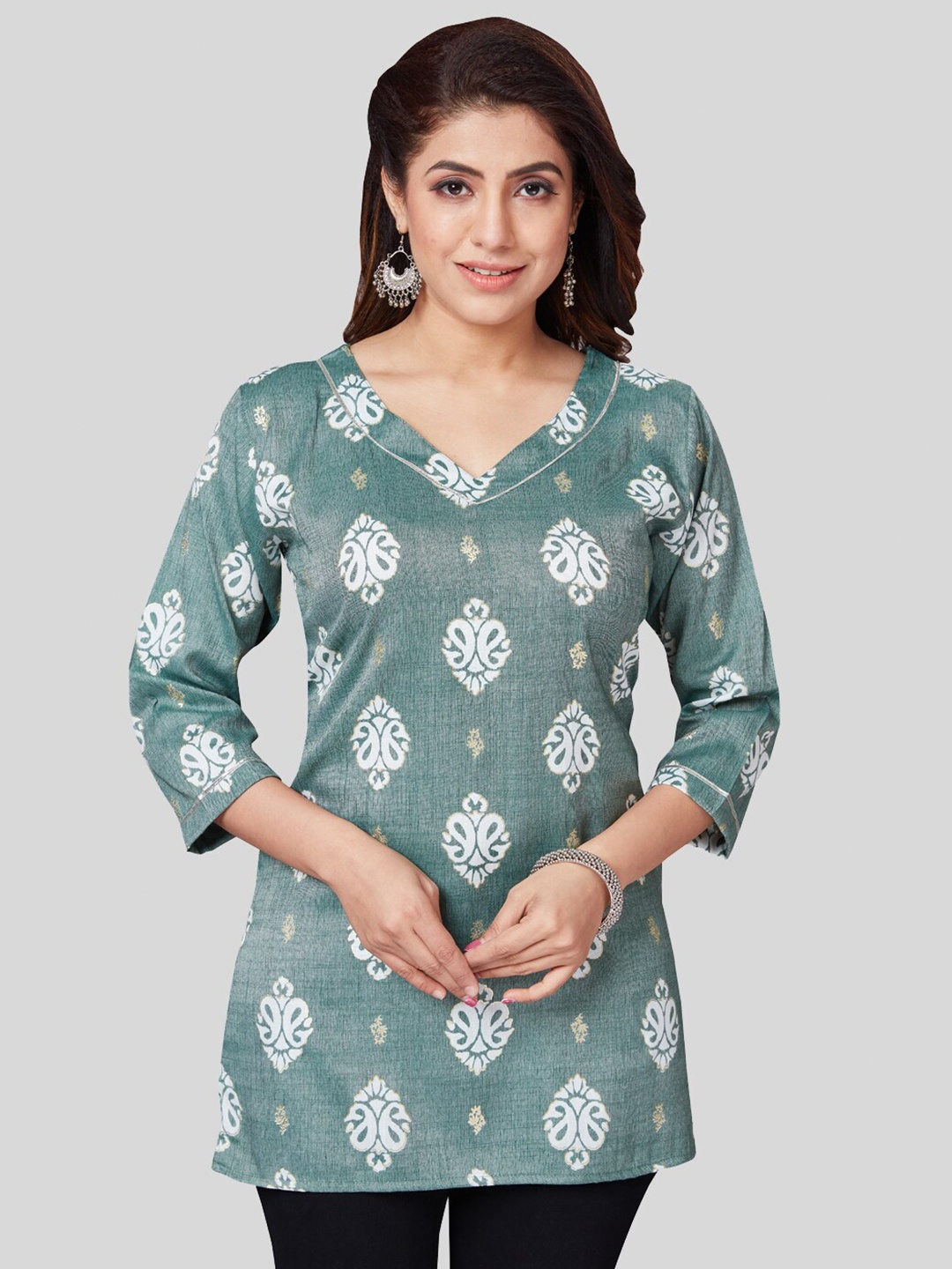 

Saree Swarg Green & Off White Ethnic Motifs Printed V-Neck Kurti