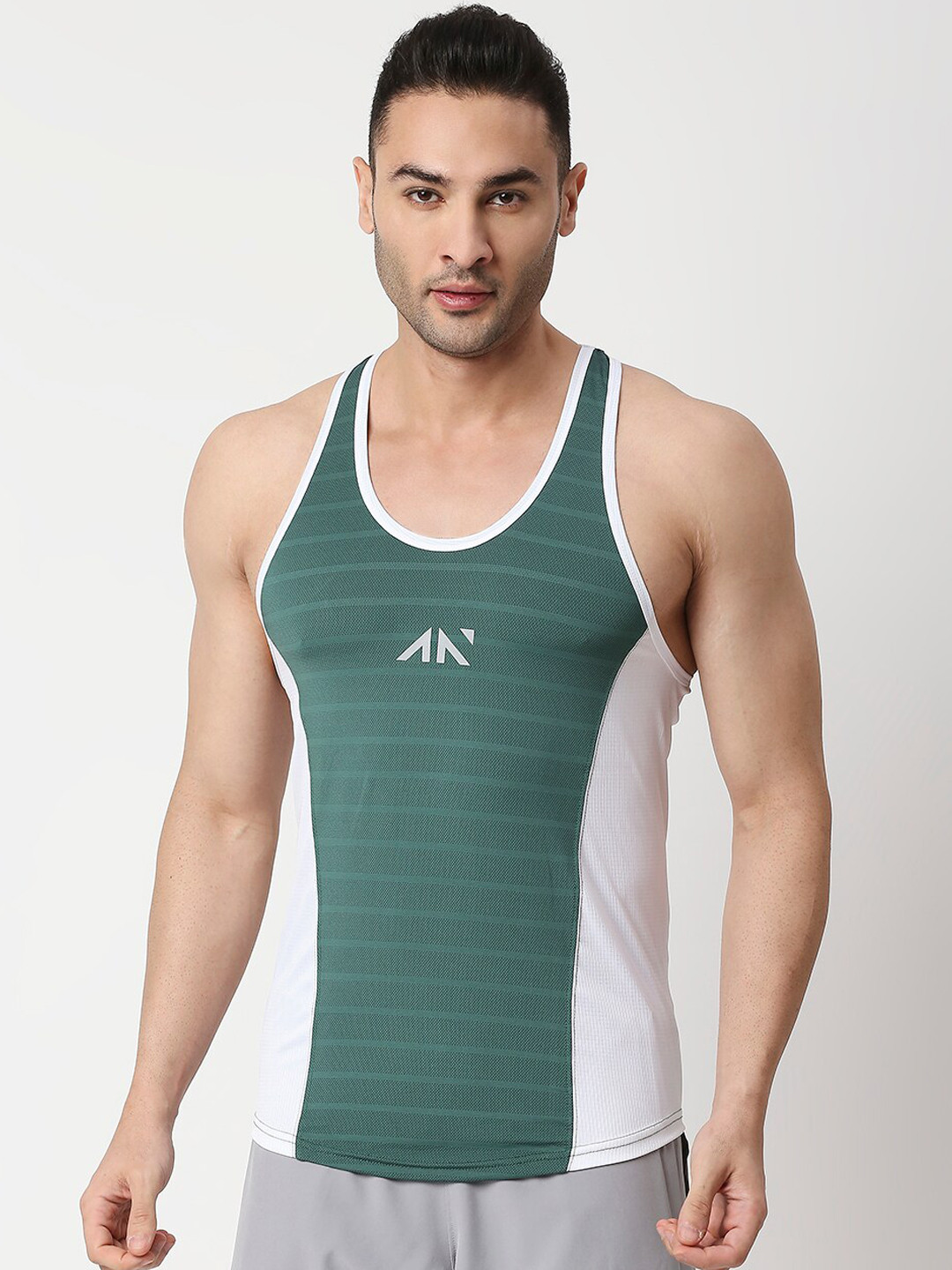

AESTHETIC NATION Men Green & White Colourblocked Gym Vest