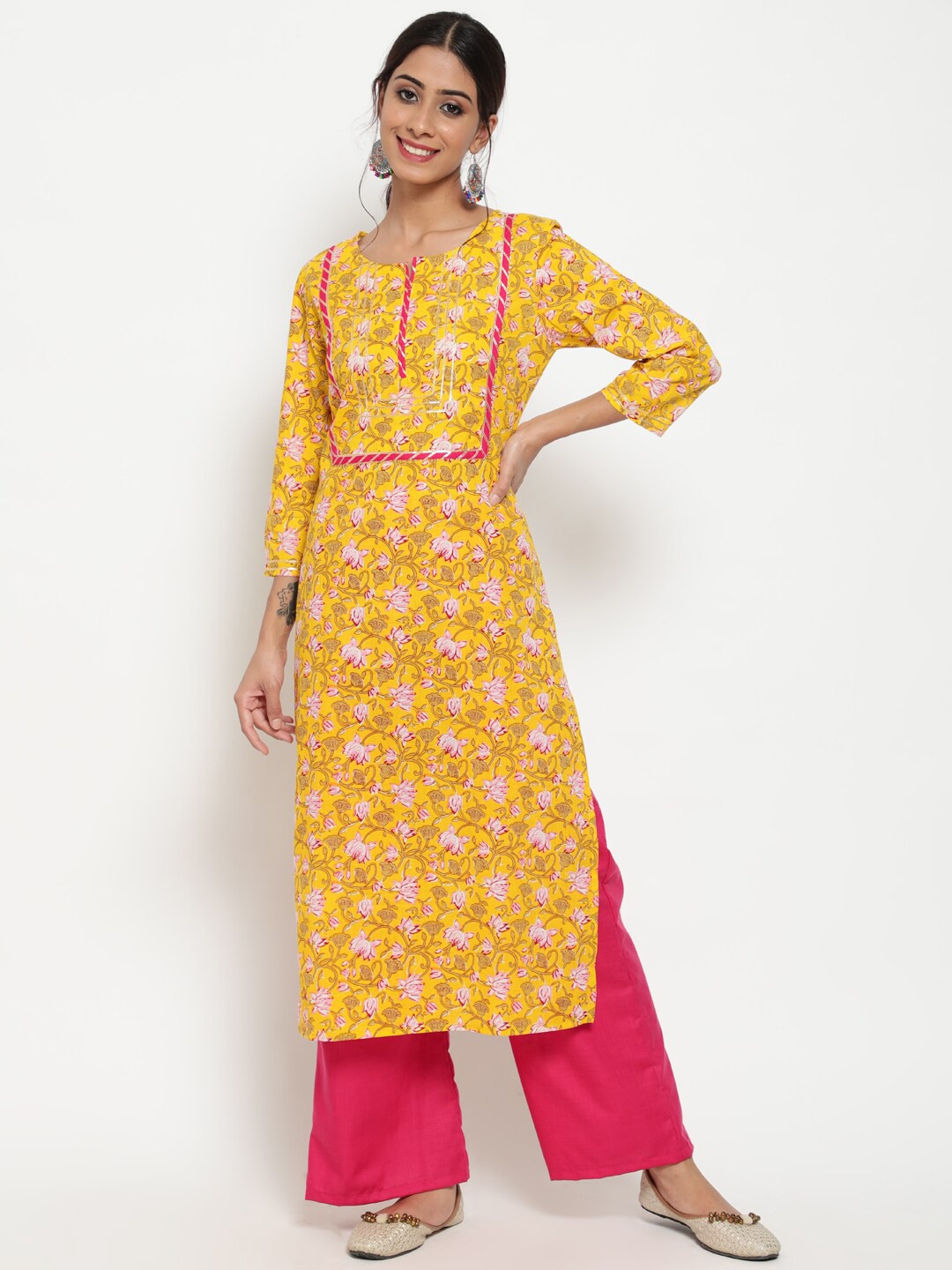 

antaran Women Yellow Floral Printed Thread Work Cotton Kurta
