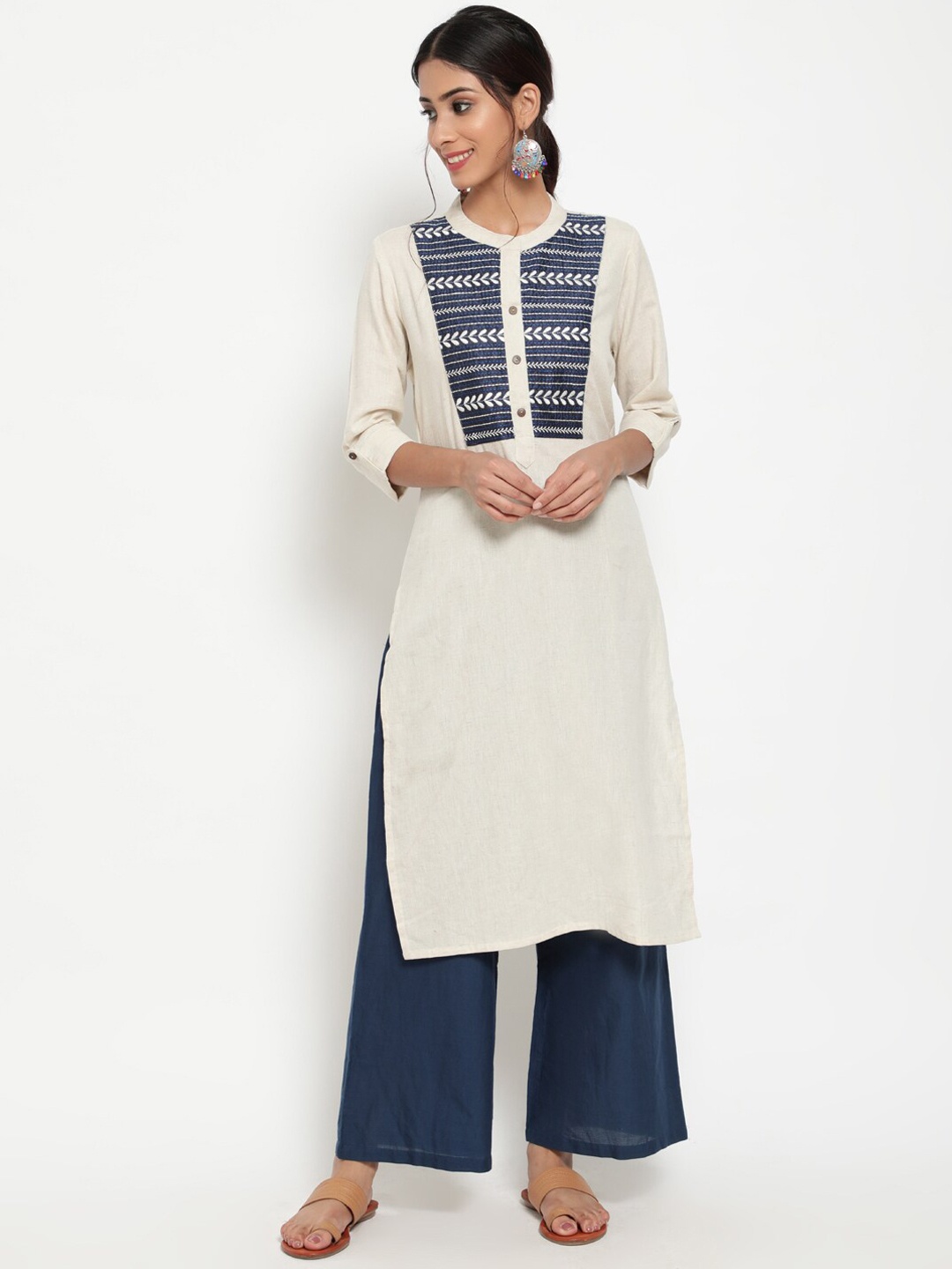 

antaran Ethnic Motifs Cotton Yoke Design Thread Work Cotton Kurta, White