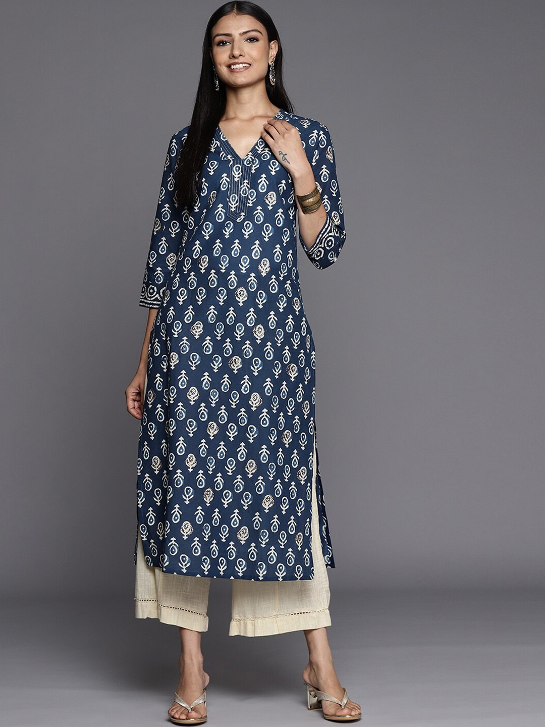 

Varanga V-Neck Ethnic Motifs Printed Indigo Cotton Kurta, Navy blue