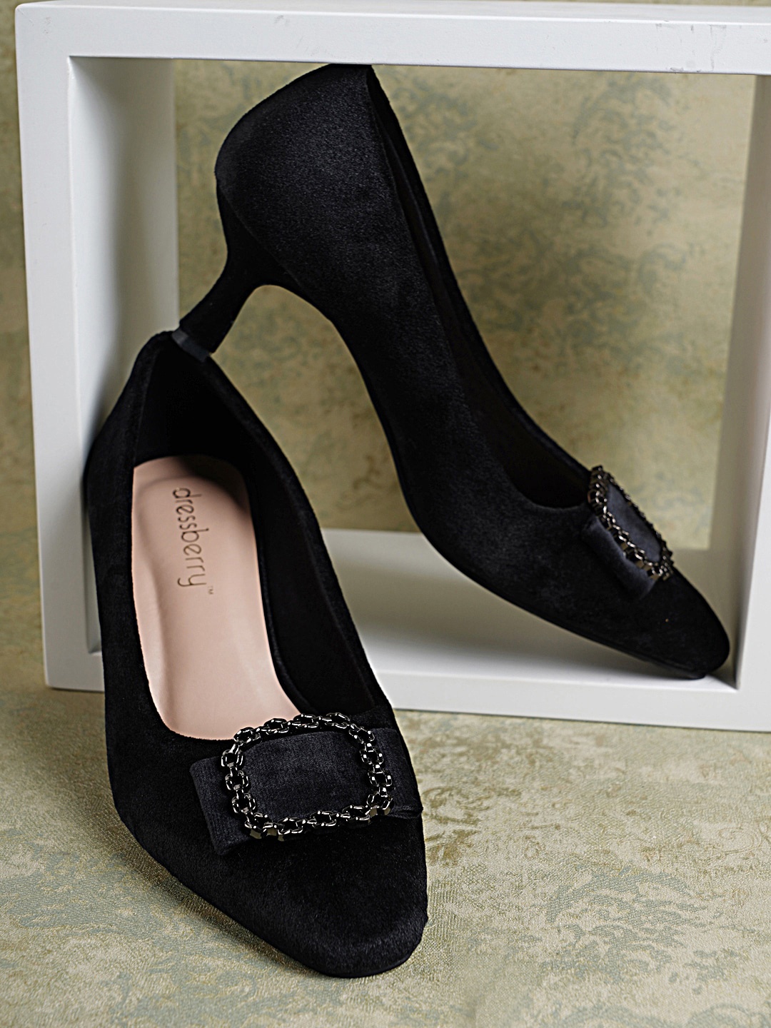 

DressBerry Black Embellished Velvet Stiletto Pumps