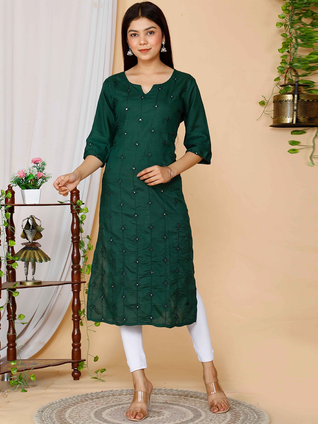 

MIRAVAN Women Green Ethnic Motifs Embroidered Mirror Work Kurta