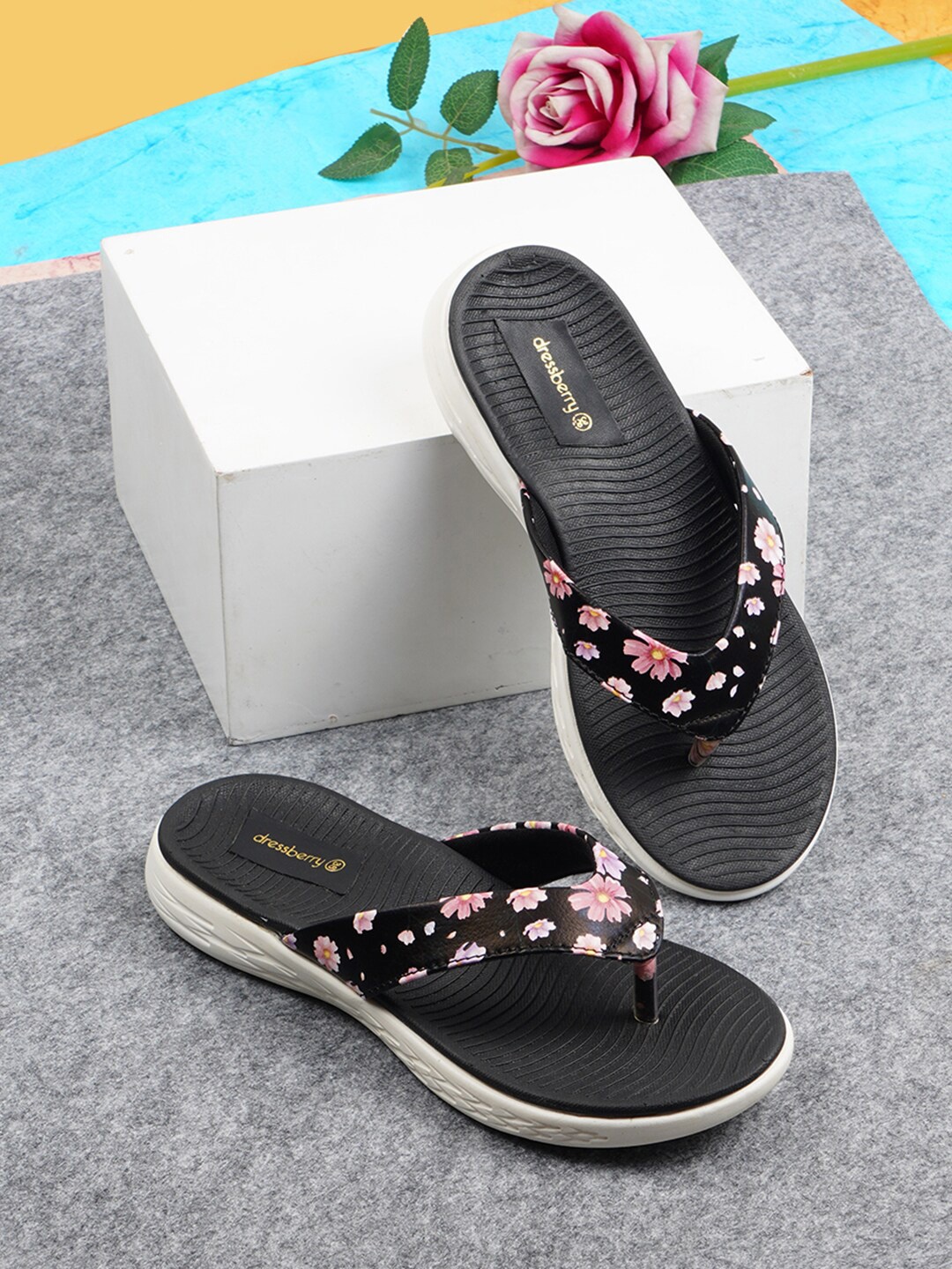 

DressBerry Women Black & White Printed Thong Flip-Flops