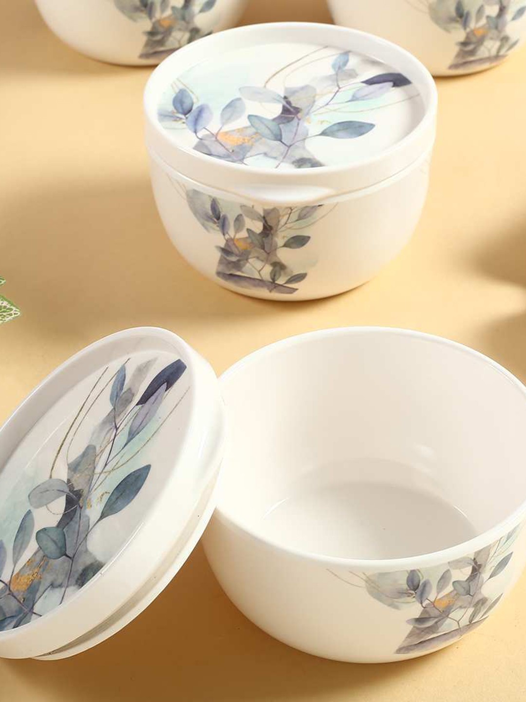 

Wonderchef Venice Blue & White Set Of 4 Venice Printed Food Containers & 1 Tray