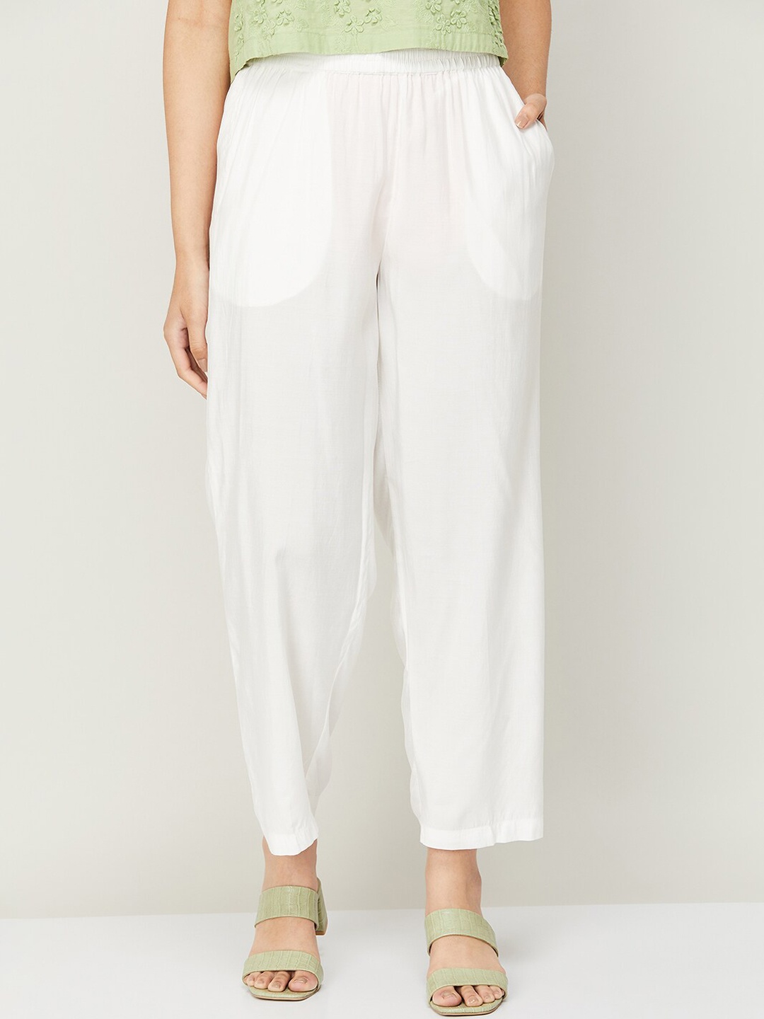 

Melange by Lifestyle Women Off White Cropped Trousers