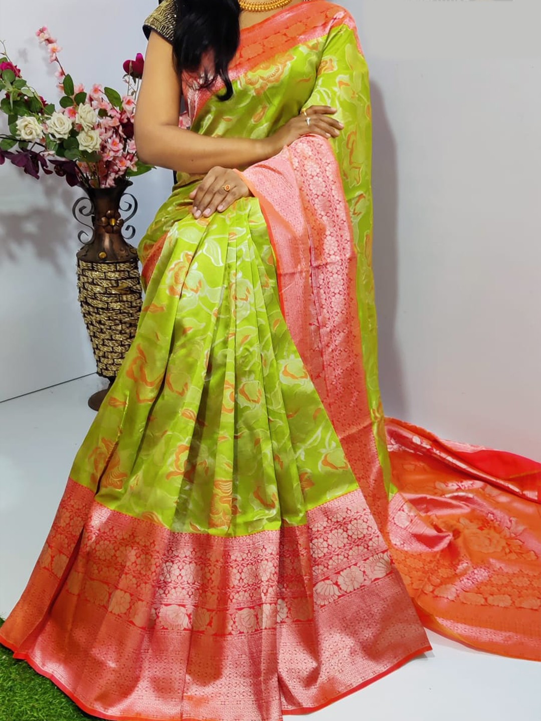 

BESUCHER Sea Green & Red Floral Zari Art Silk Kanjeevaram Saree
