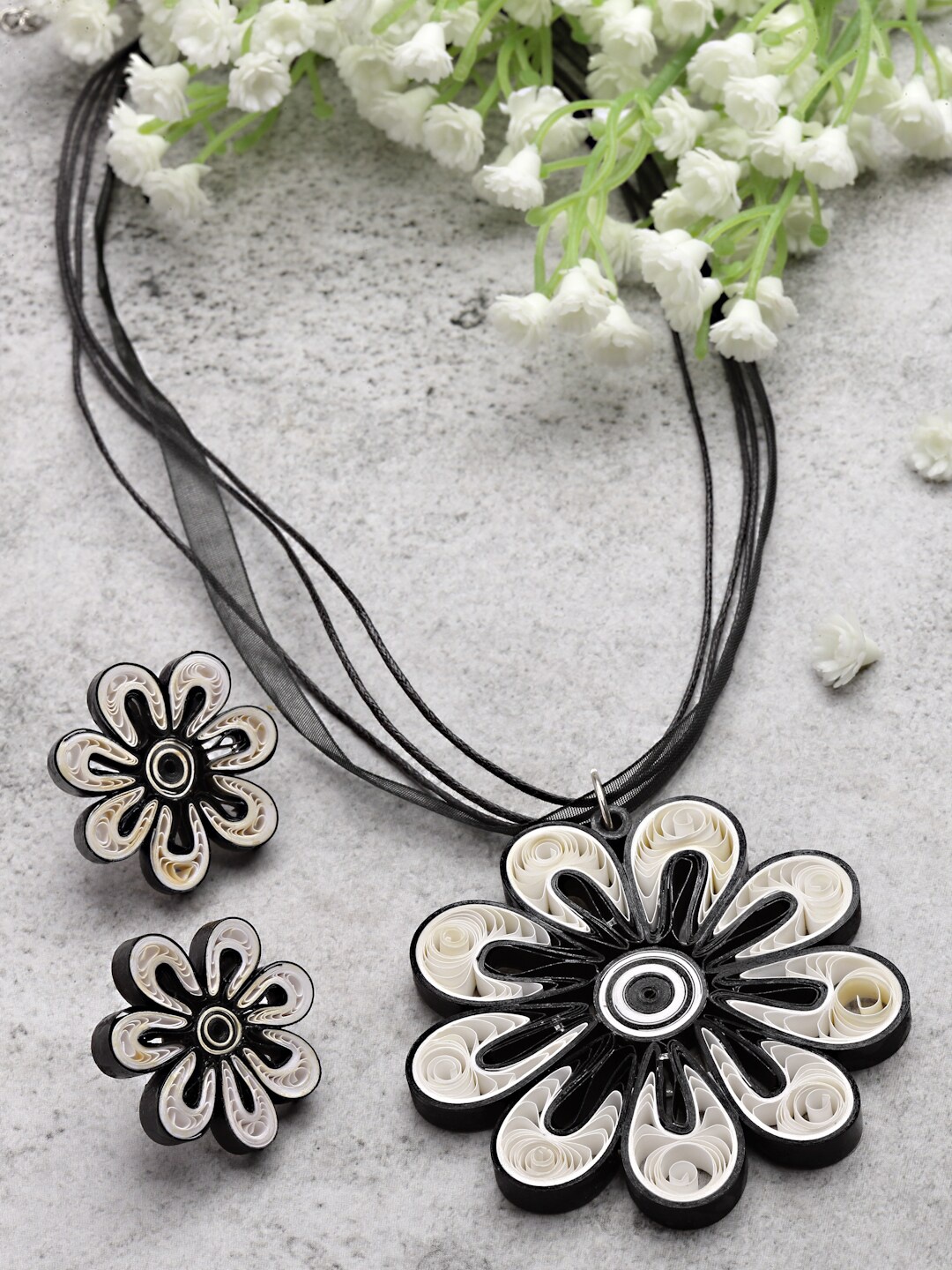

Anekaant Women Black & White Floral Paper Quilling Jewellery Set