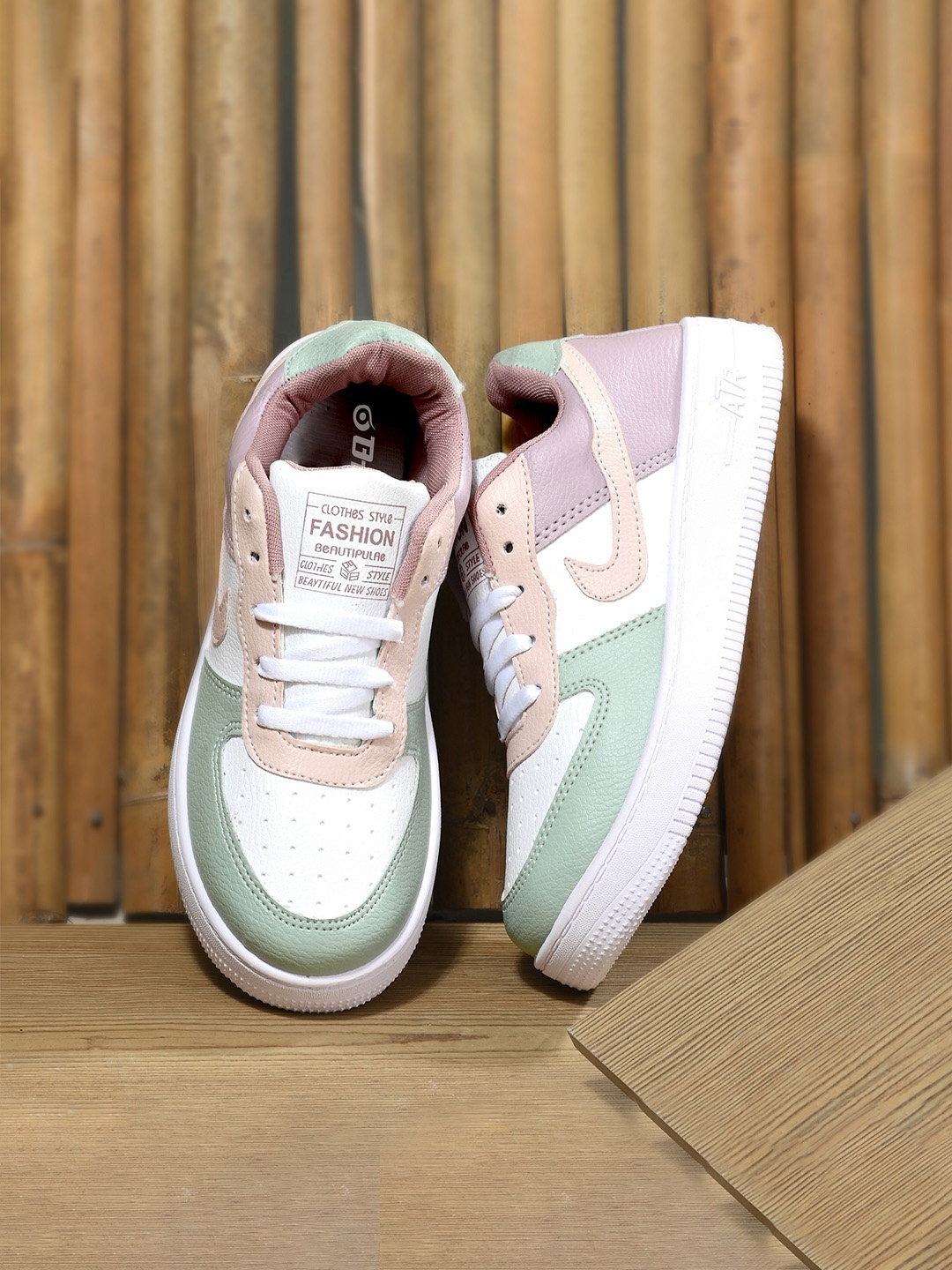 

BIRDE Women White & Green Colourblocked Non-Marking Running Shoes