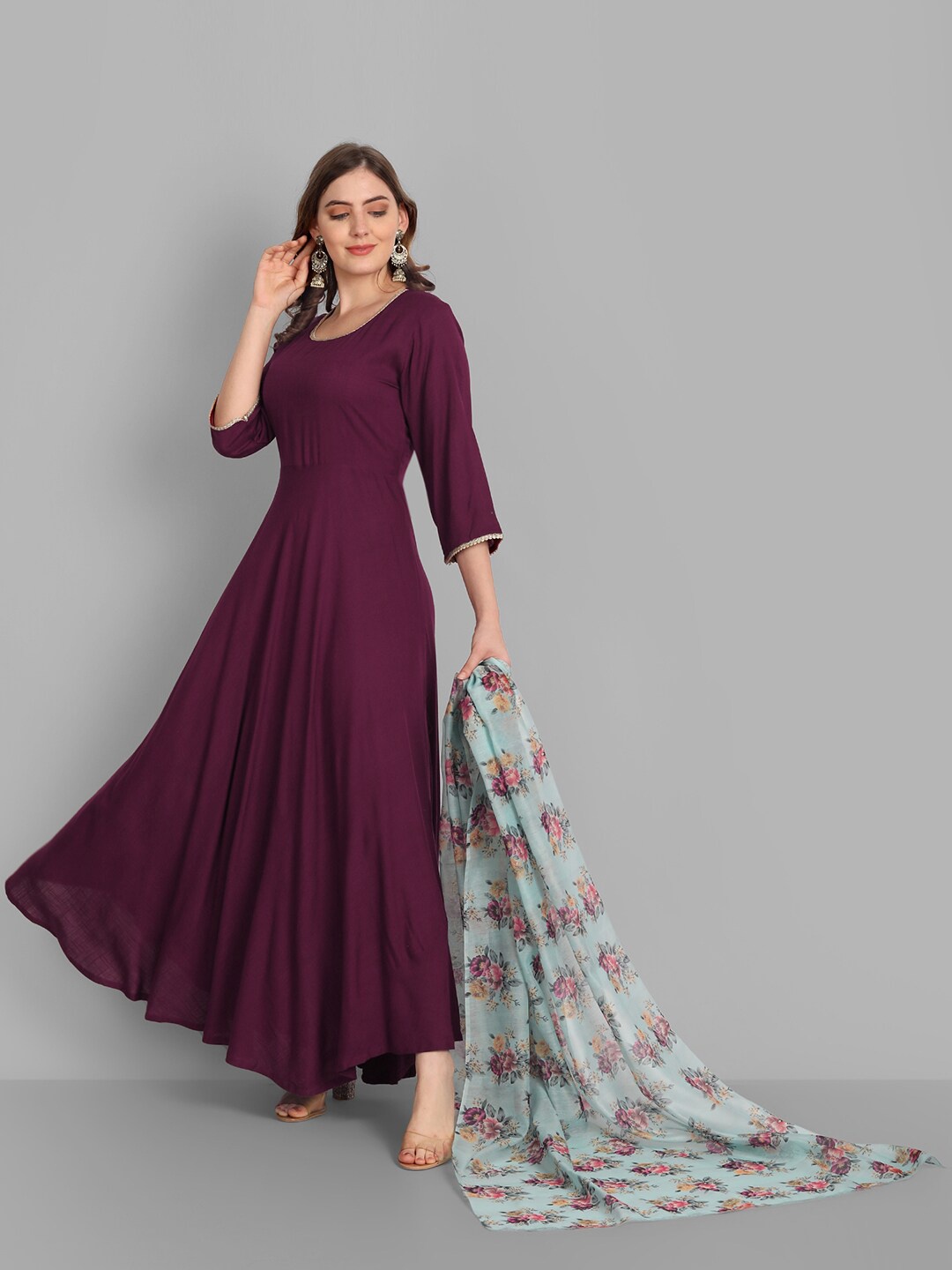 

SINGNI Gotta Patti Anarkali Regular Kurta, Burgundy