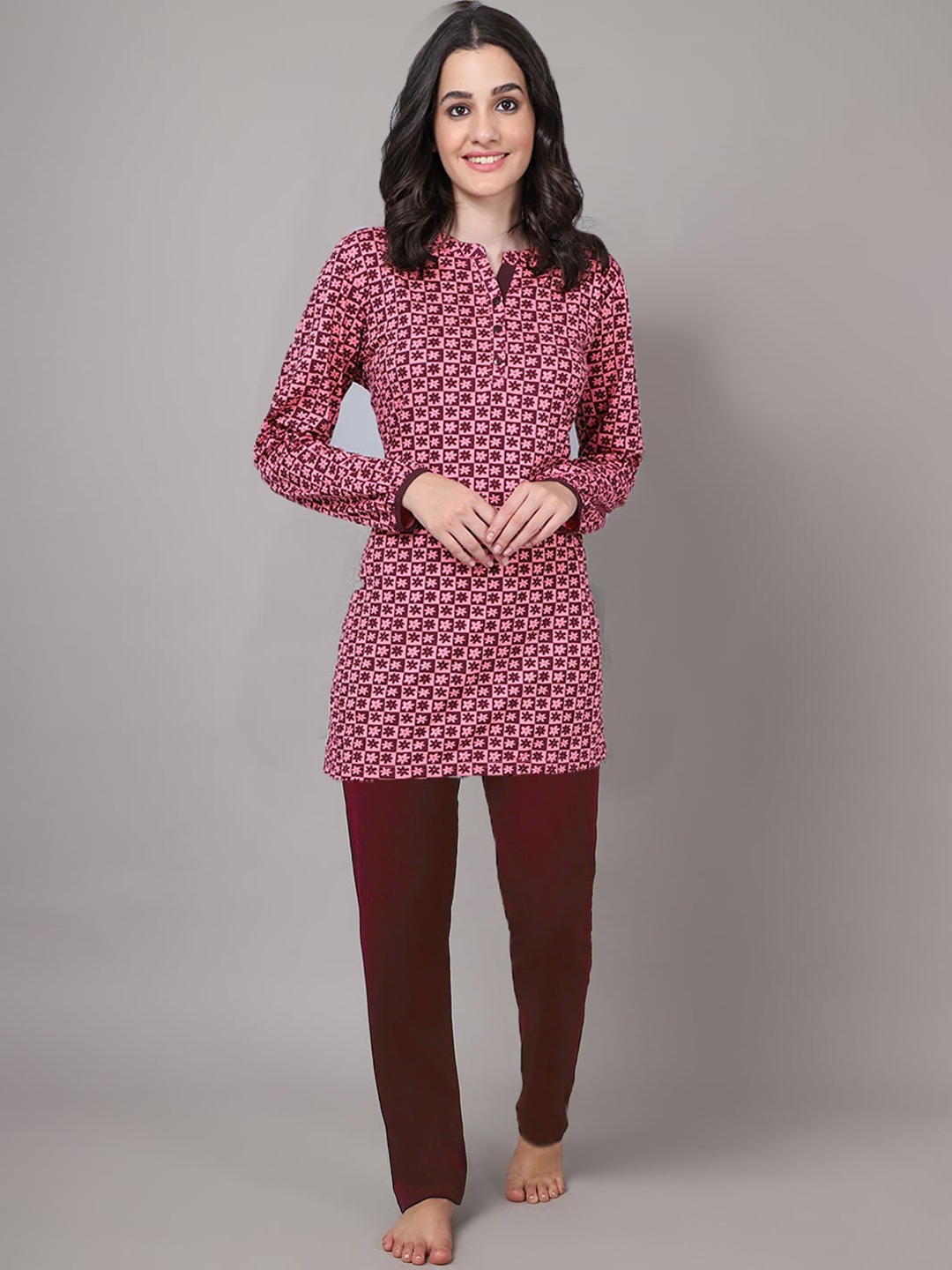 

Kanvin Women Pink & Maroon Printed Night suit