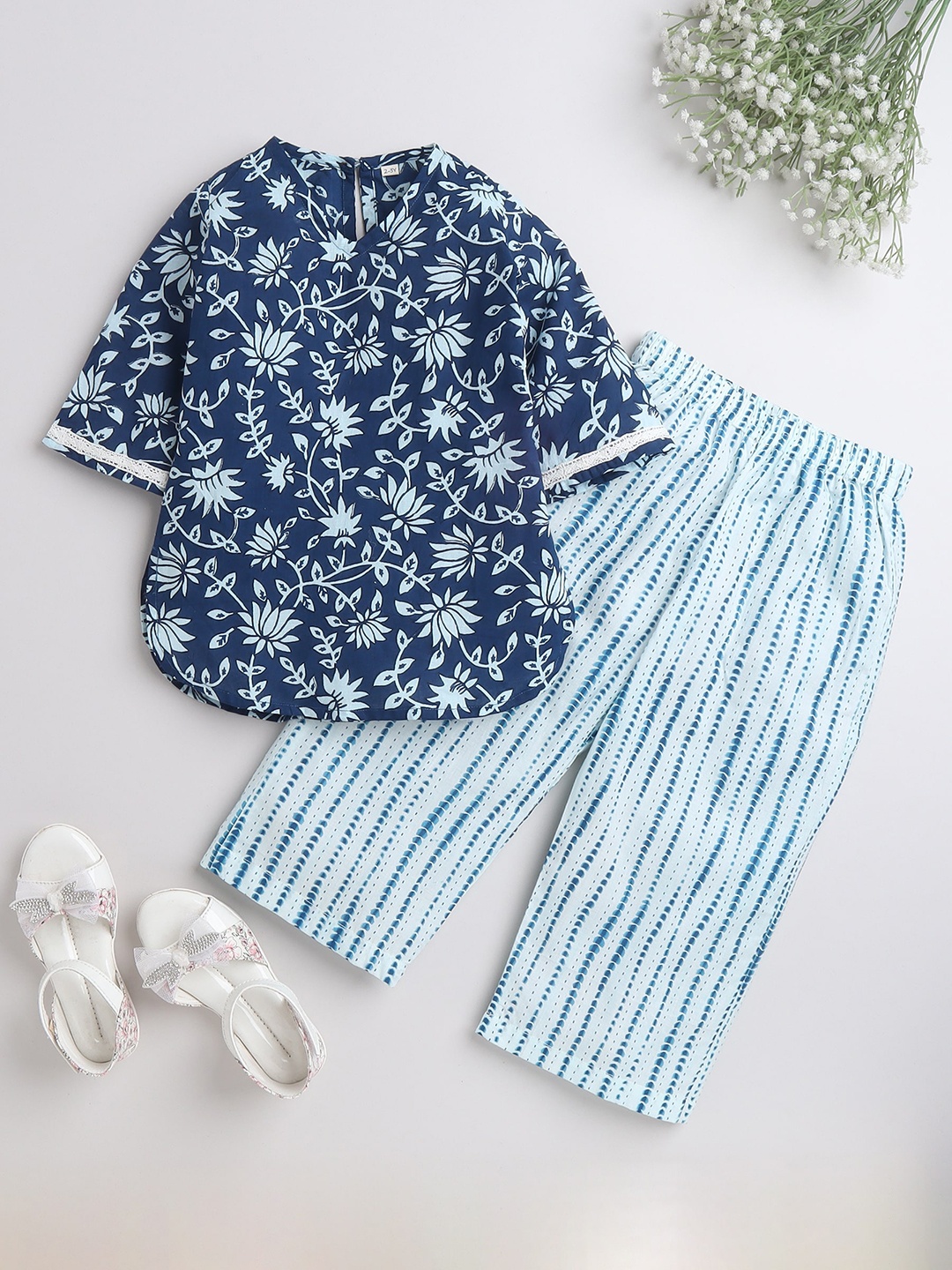 

The Magic Wand Girls Blue Printed Night suit