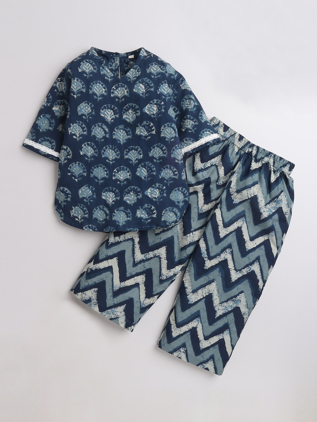 

The Magic Wand Girls Blue & Grey Printed Pure Cotton Night suit