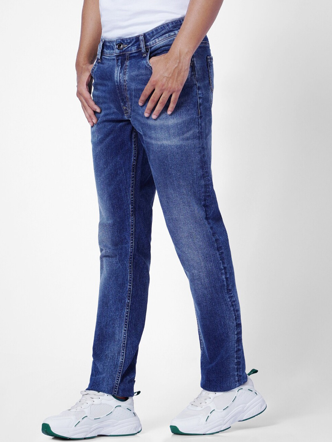 

Jack & Jones Men Blue Straight Fit Mildly Distressed Light Fade Stretchable Jeans
