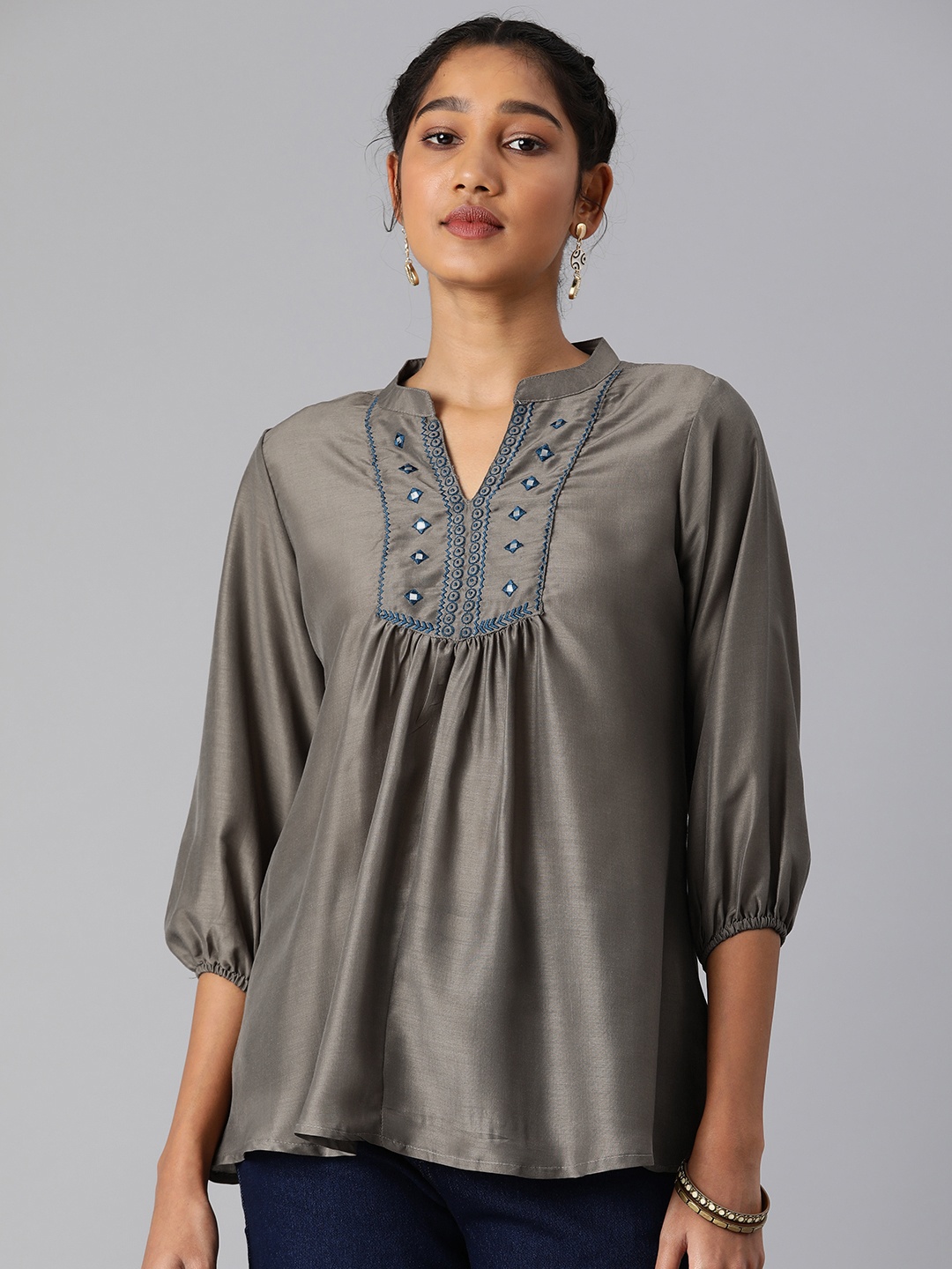 

MALHAAR Embroidered Yoke Design Mirror Work Kurti, Grey