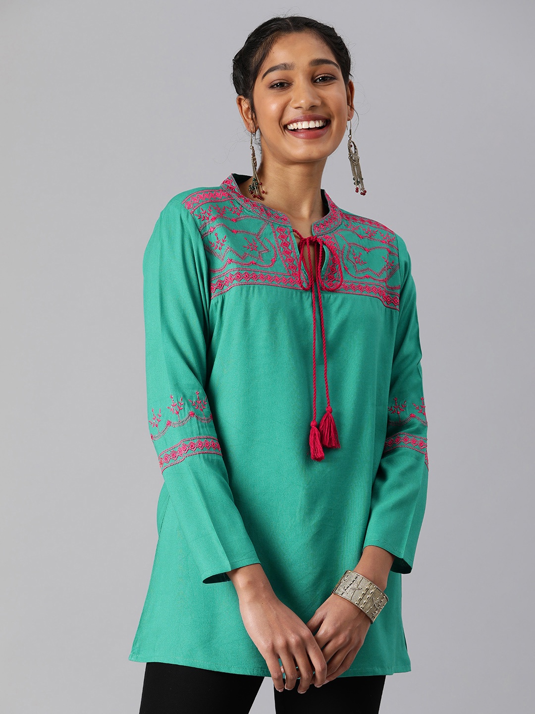 

MALHAAR Green & Pink Geometric Embroidered Kurti