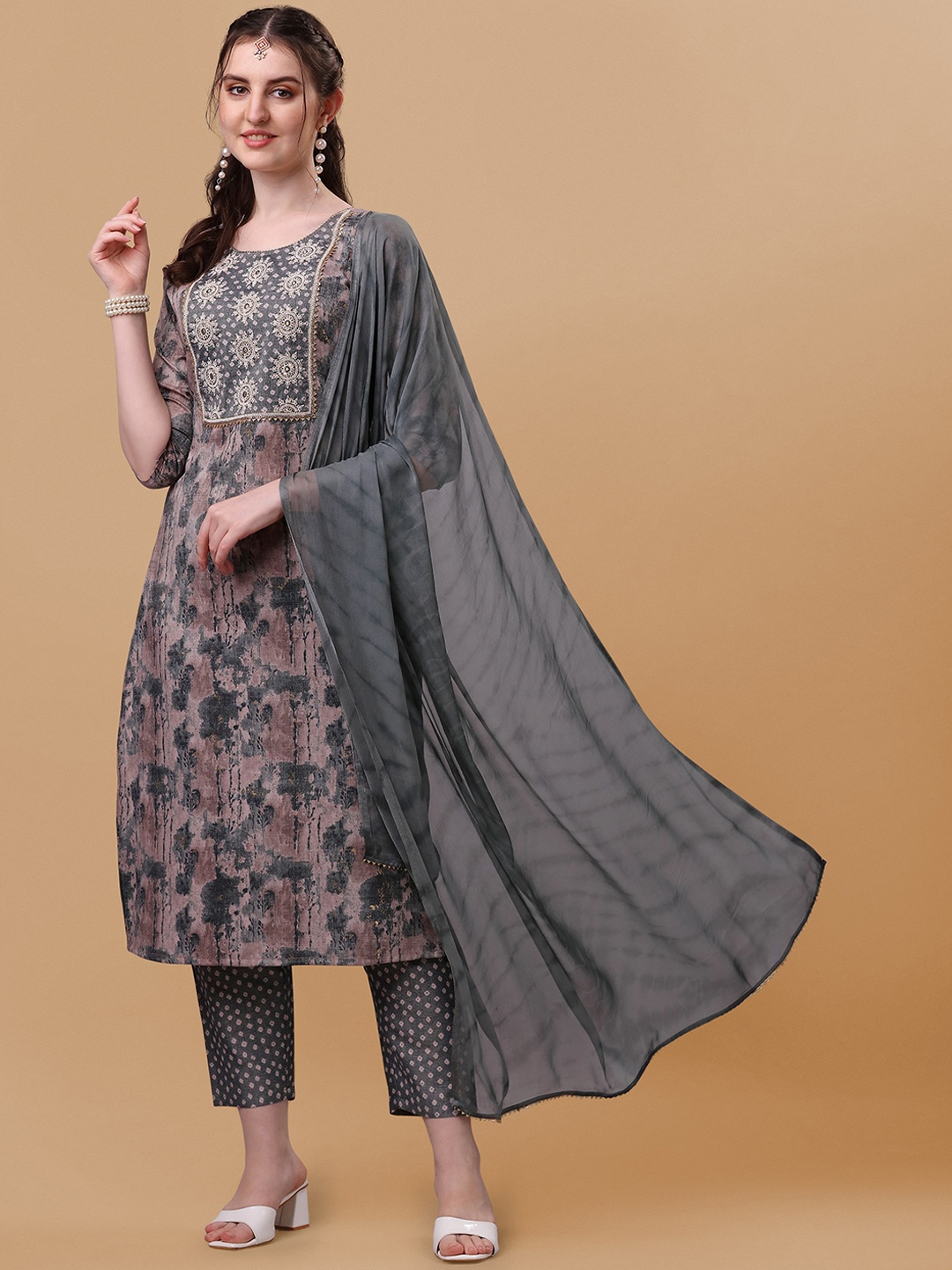 

Berrylicious Women Grey Ethnic Motifs Embroidered Kurta with Trousers & Dupatta
