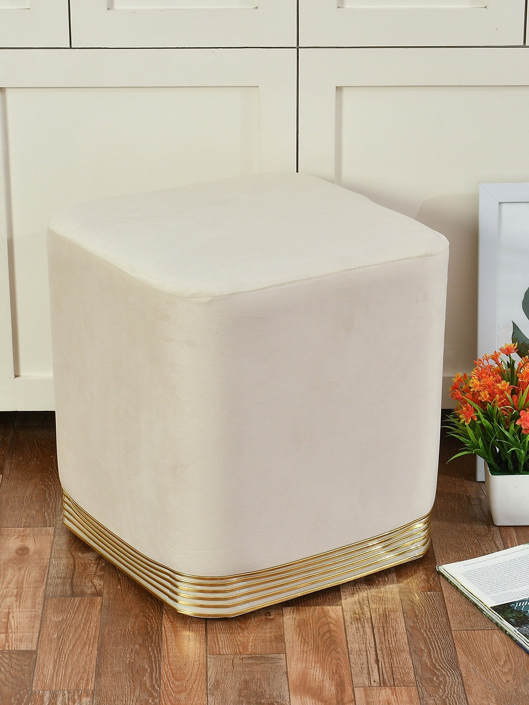 

RIANCE CREATIONS Cream-Coloured Solid Ottoman